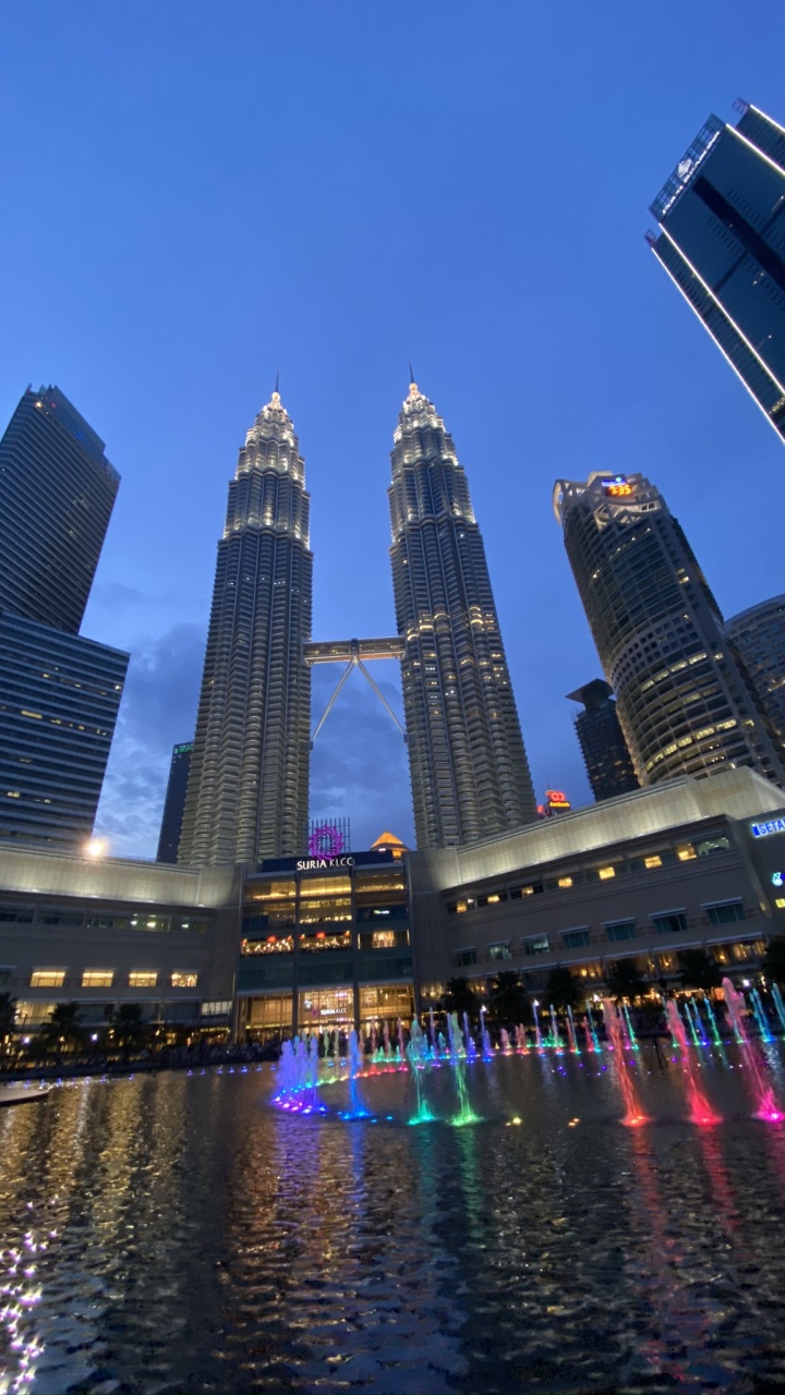 Petronas Towers, Kuala Lumpur, Malaysia, Water, Tower Block. Wallpaper in 720x1280 Resolution