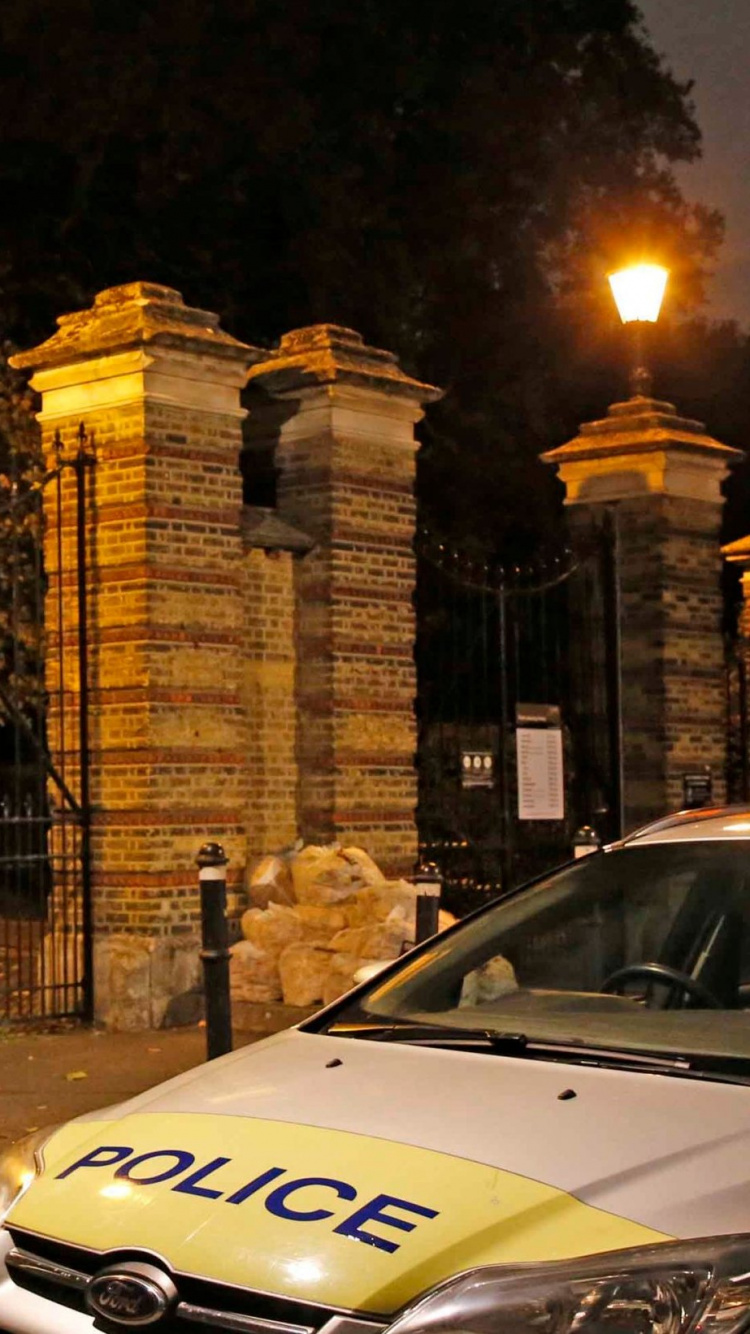 Edificio, Noche, la Luz de Calle, Barrio, Urbe. Wallpaper in 750x1334 Resolution