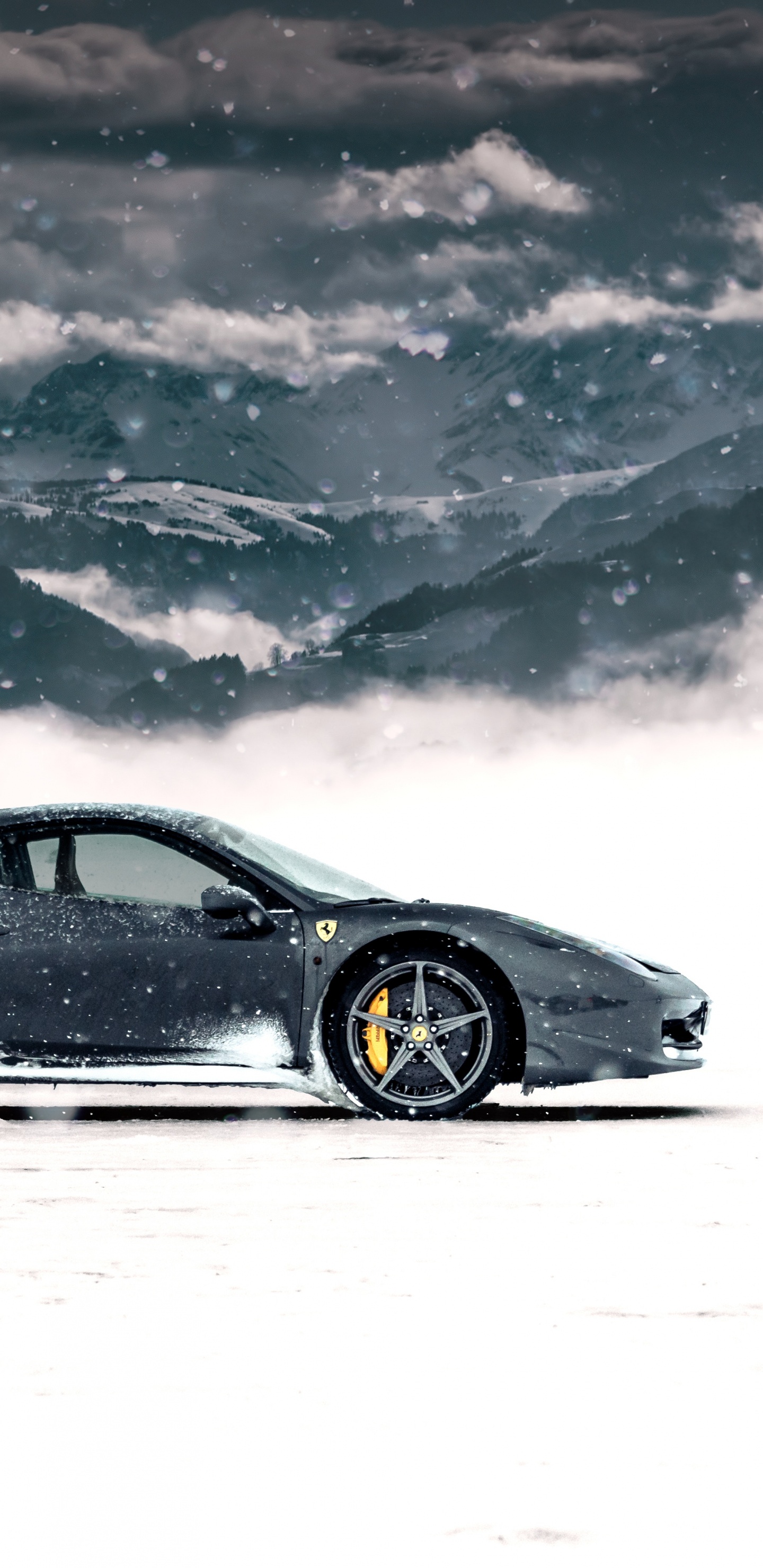 Schwarzes Coupe Auf Schneebedecktem Boden. Wallpaper in 1440x2960 Resolution