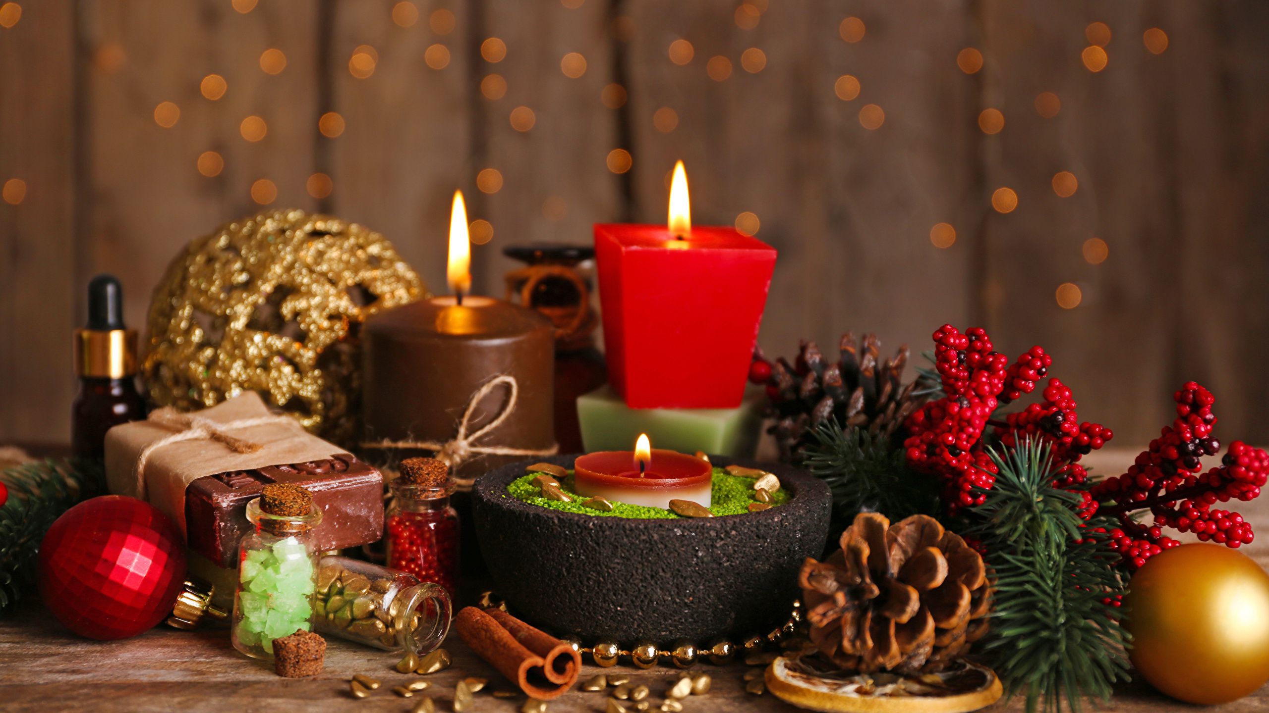 Weihnachtsdekoration, Kerze, Stilleben, Weihnachtsbaum, Dekor. Wallpaper in 2560x1440 Resolution