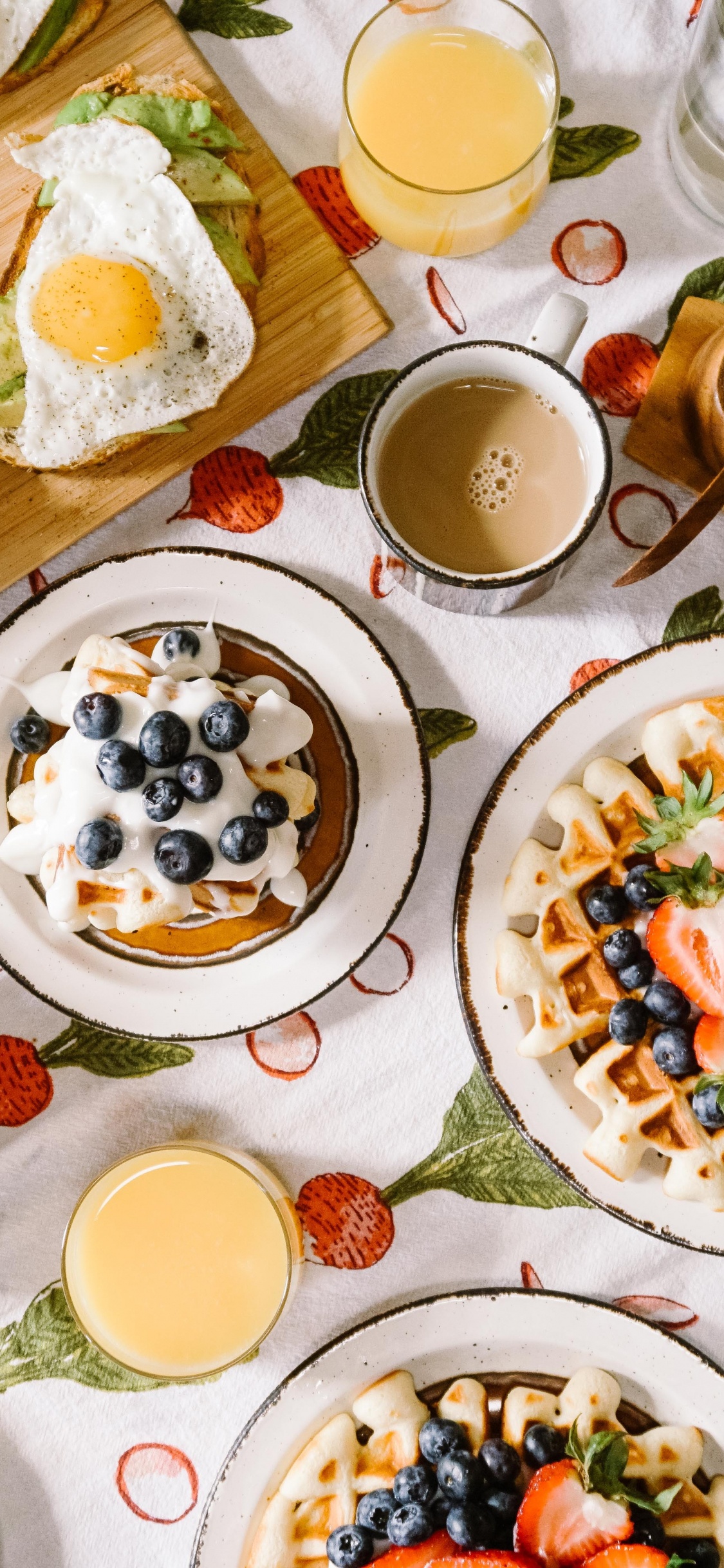 Great Food, Italian Cuisine, Pasta, Cooking, Breakfast. Wallpaper in 1125x2436 Resolution