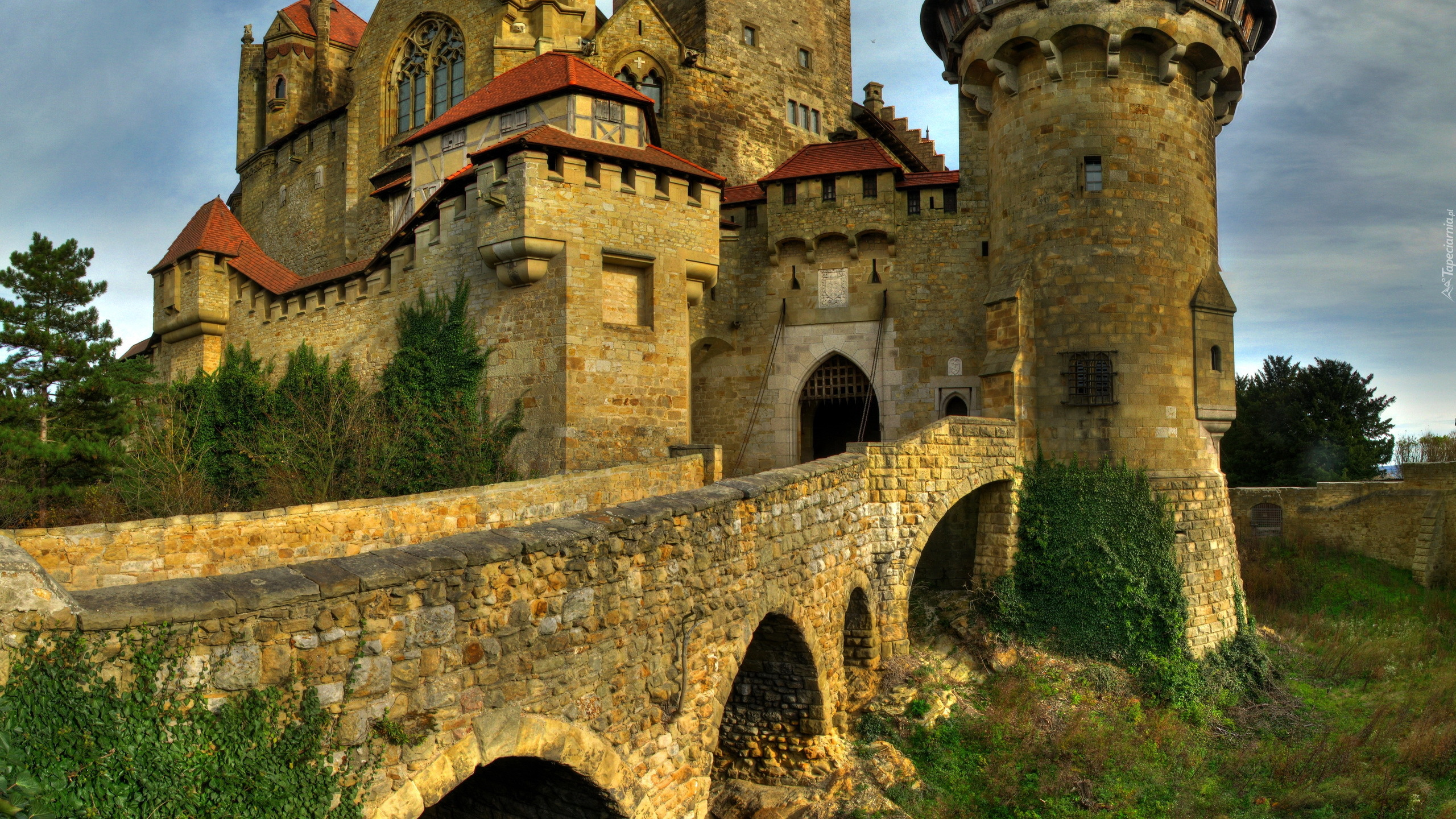 Brown and Gray Concrete Castle. Wallpaper in 2560x1440 Resolution