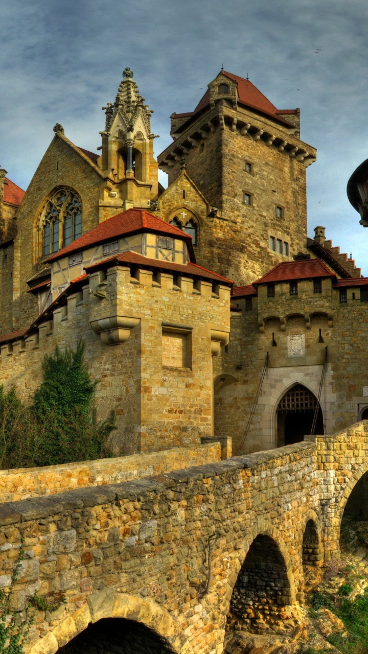 Braunes Und Graues Betonschloss. Wallpaper in 720x1280 Resolution