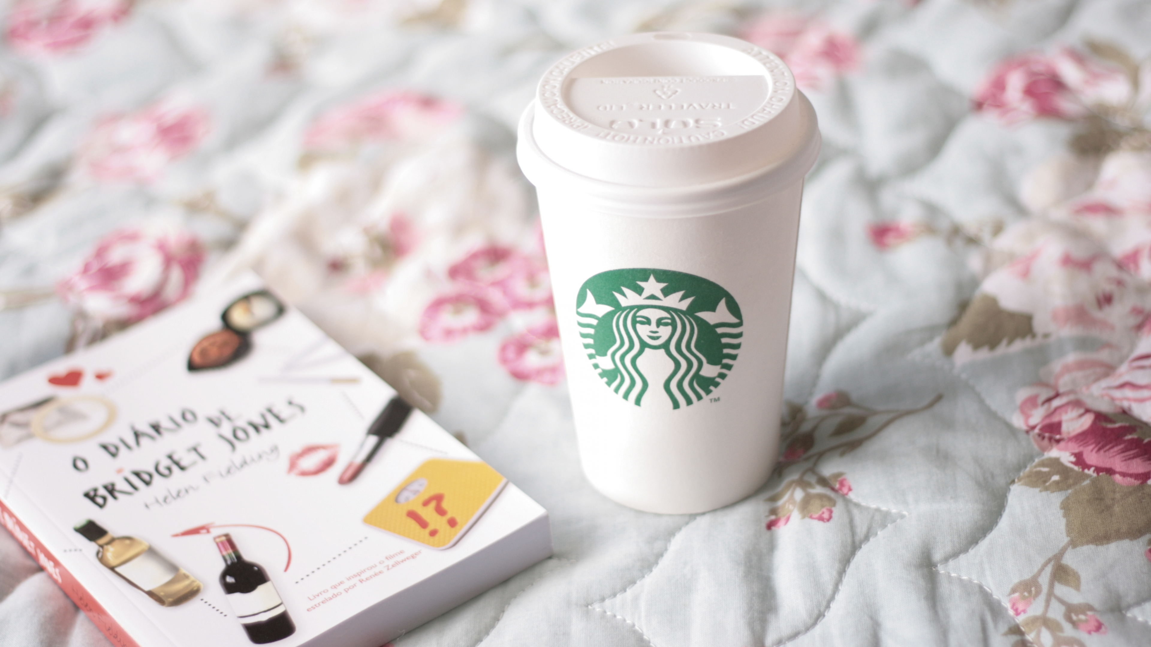 Gobelet Jetable Starbucks Blanc et Vert. Wallpaper in 3840x2160 Resolution