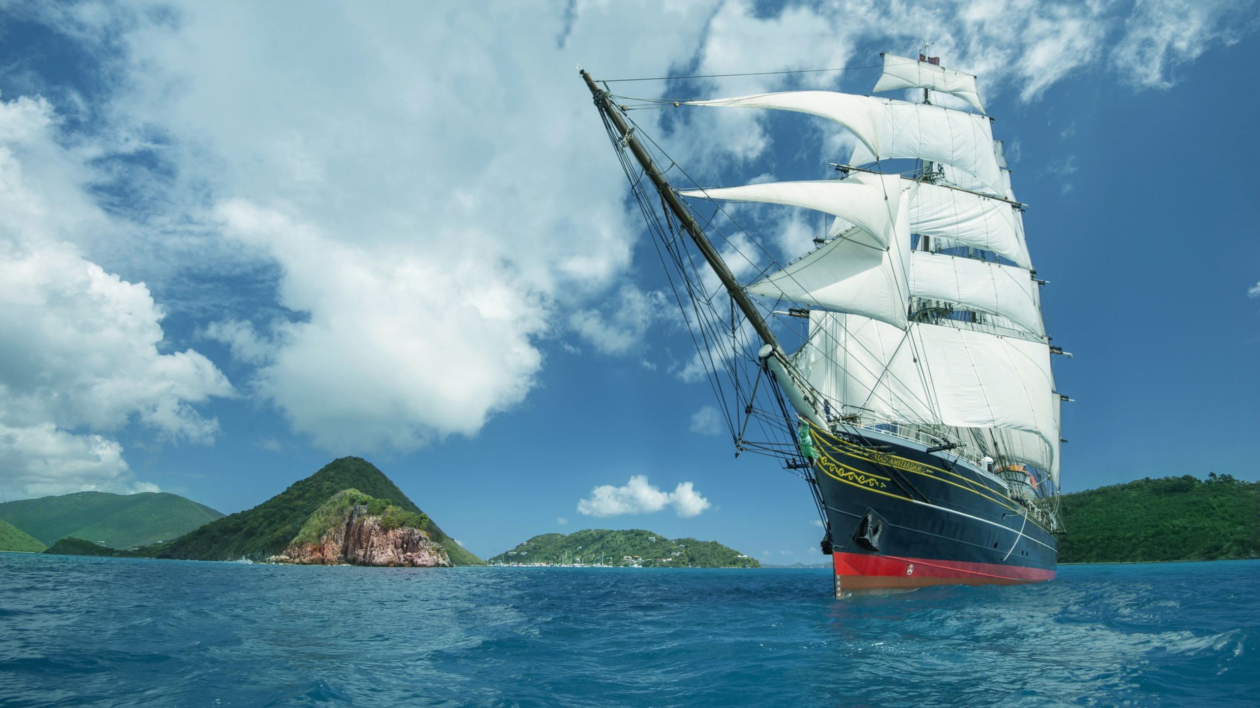 Brown and White Ship on Sea During Daytime. Wallpaper in 2560x1440 Resolution