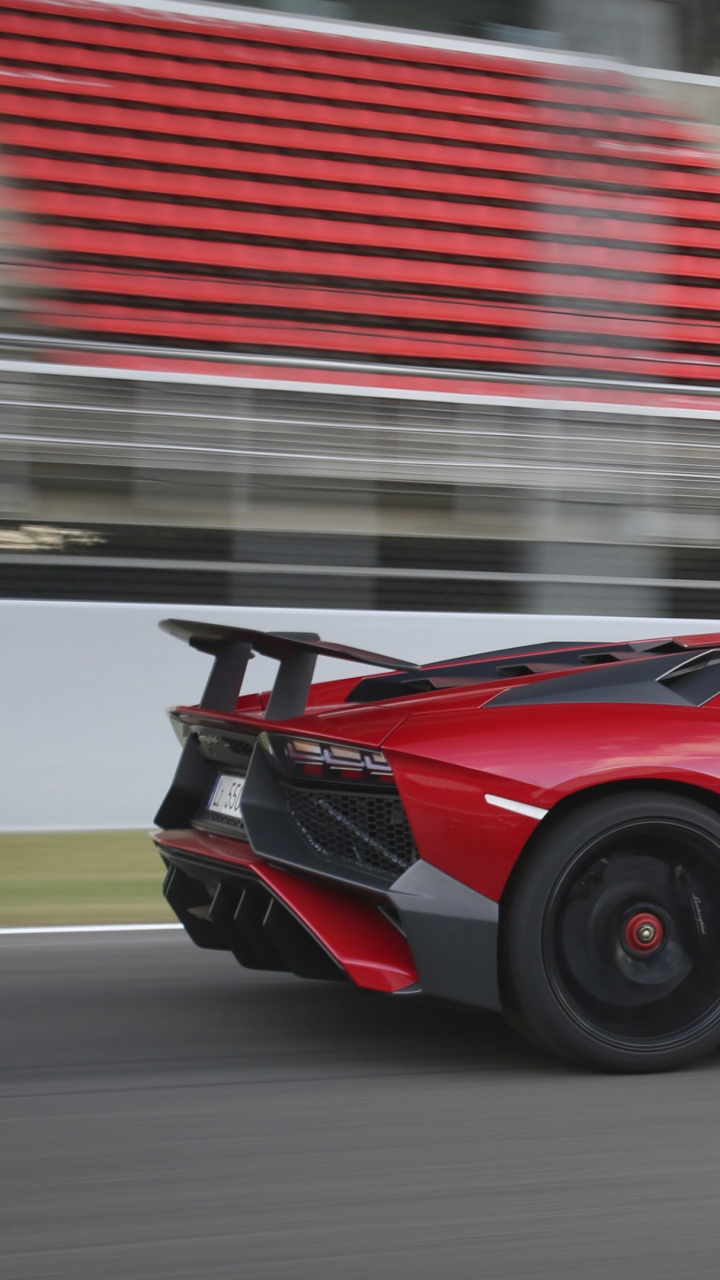 Ferrari Rouge 458 Italia Sur Route. Wallpaper in 720x1280 Resolution