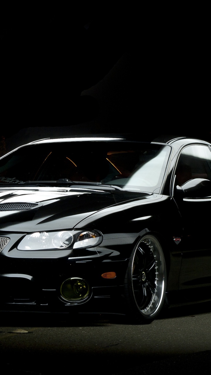 Mercedes Benz Coupe Negro Sobre Fondo Negro. Wallpaper in 720x1280 Resolution