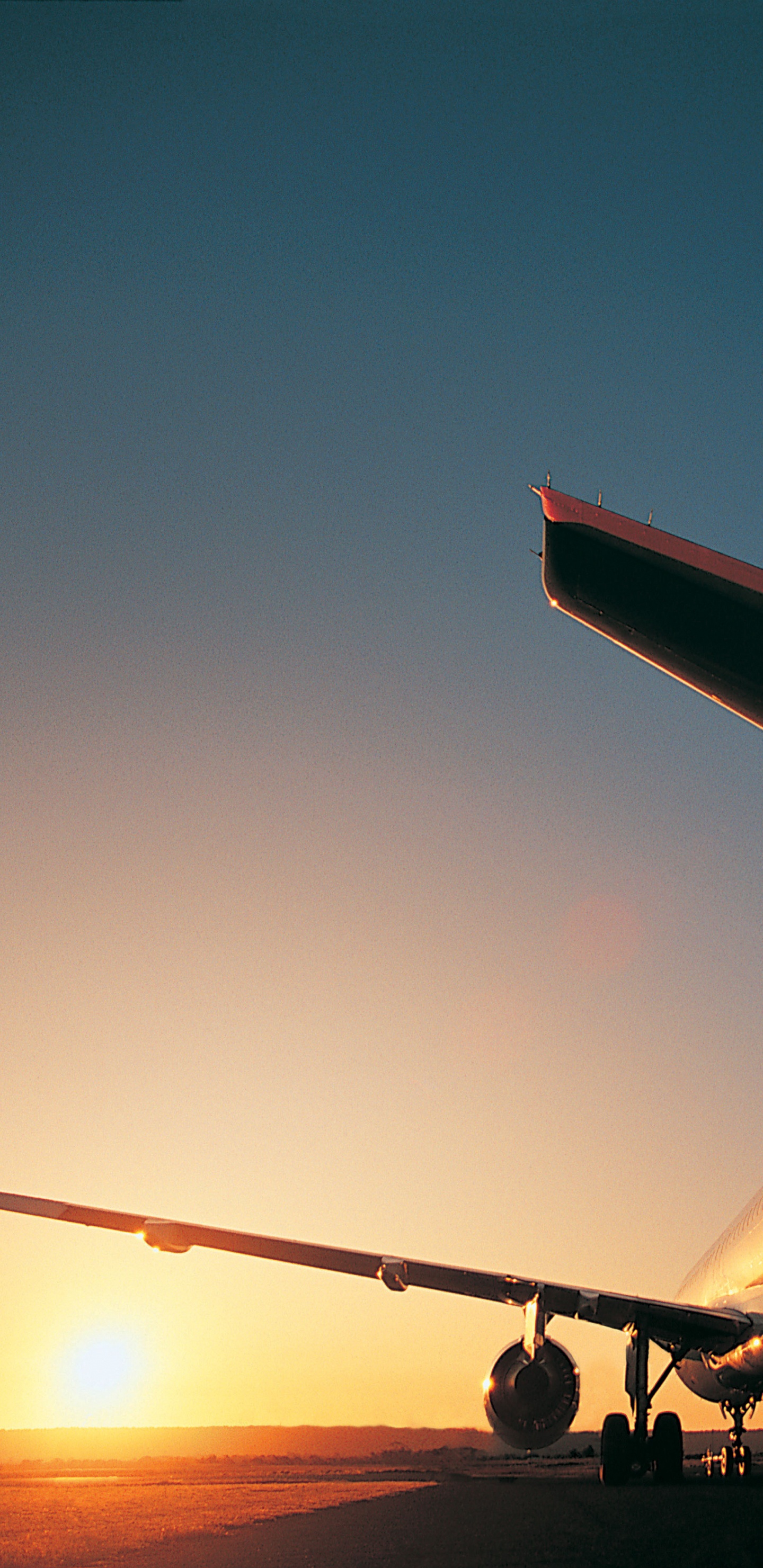 Avión Blanco y Rojo en el Aire Durante el Día.. Wallpaper in 1440x2960 Resolution