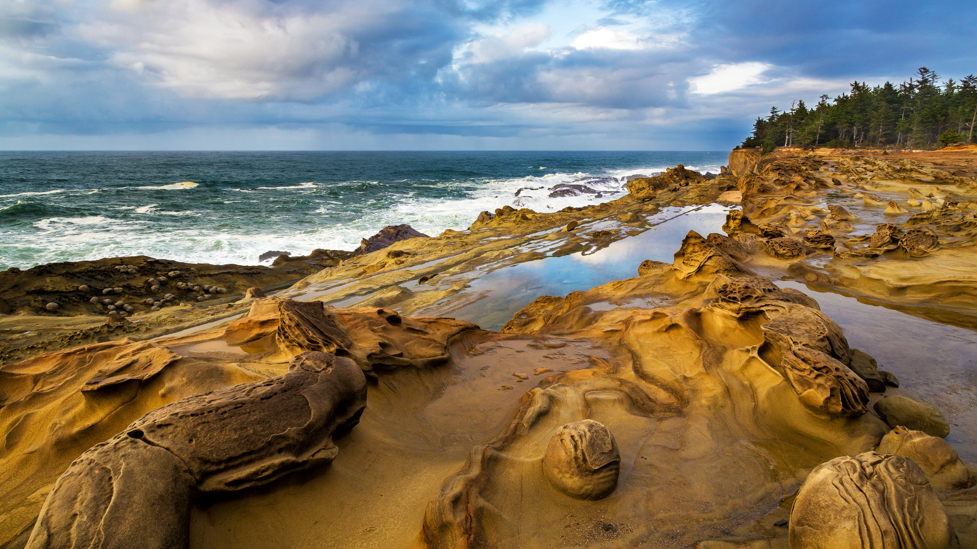 Brown Rock Formation on Seashore During Daytime. Wallpaper in 1920x1080 Resolution
