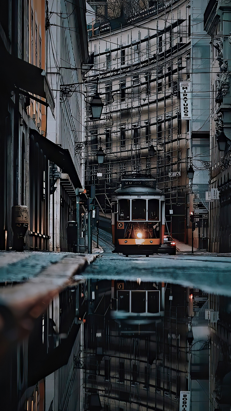 Manzana, Edificio, Tren, Electricidad, el Material Rodante. Wallpaper in 750x1334 Resolution