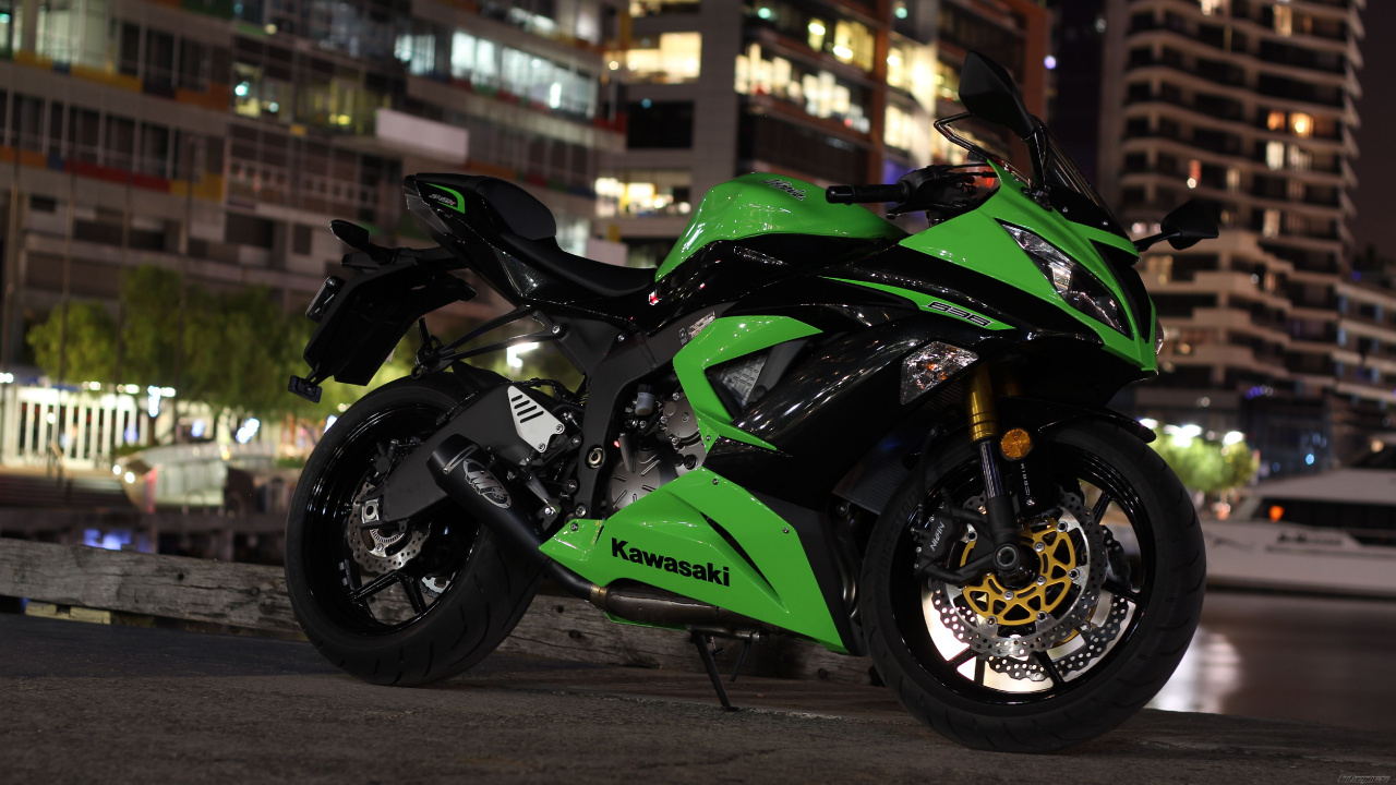 Green and Black Honda Sports Bike. Wallpaper in 1280x720 Resolution