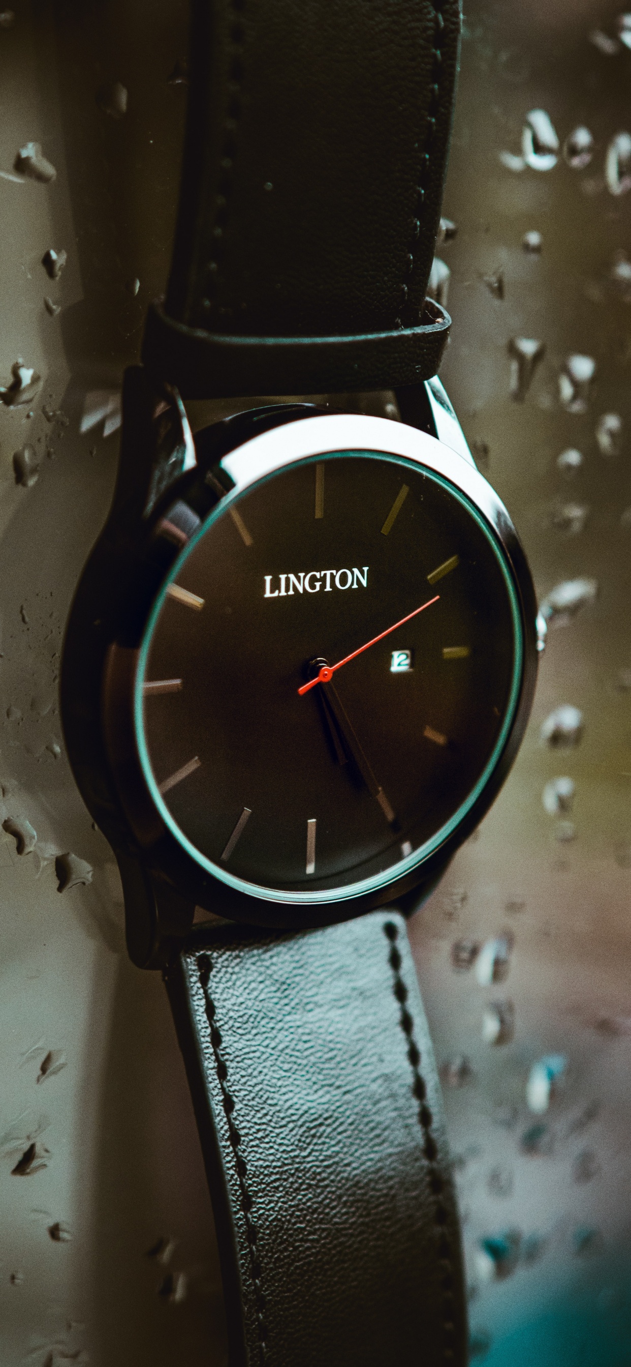 Reloj Analógico Redondo Negro y Plateado Con Correa de Piel Negra. Wallpaper in 1242x2688 Resolution