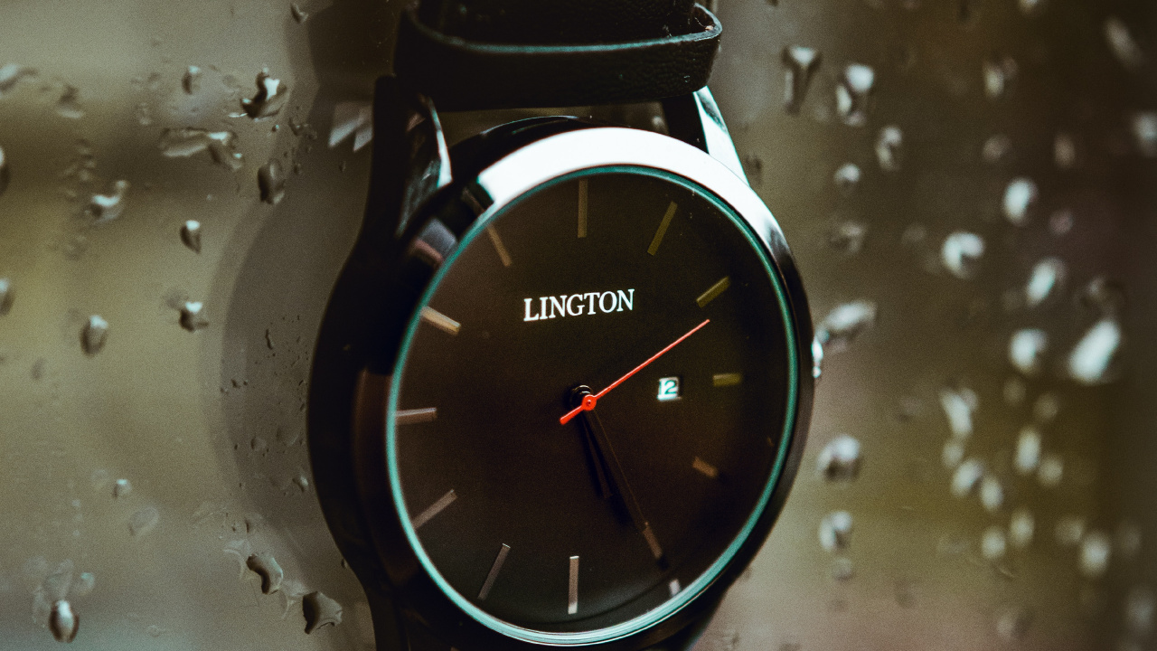 Reloj Analógico Redondo Negro y Plateado Con Correa de Piel Negra. Wallpaper in 1280x720 Resolution