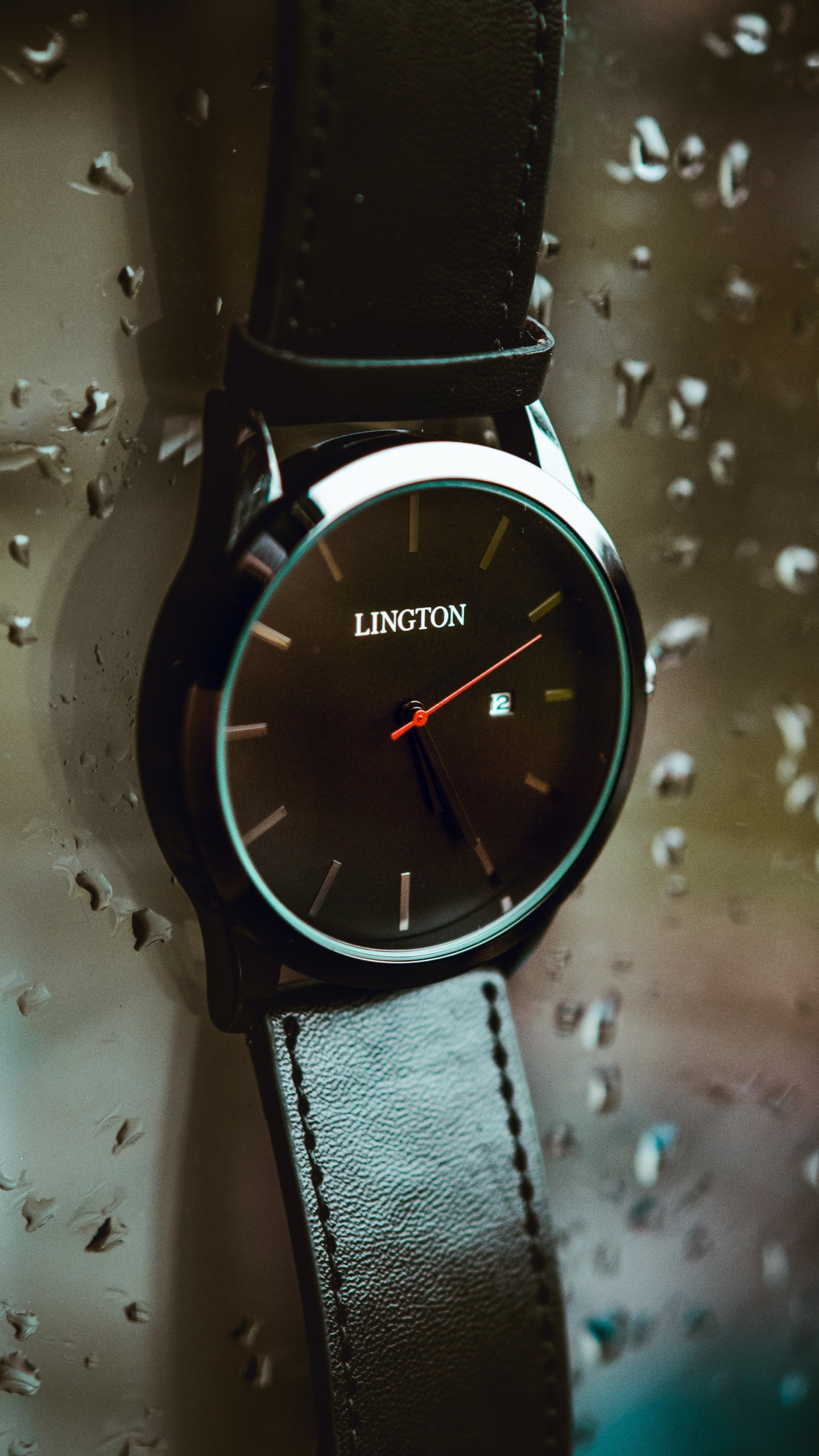 Reloj Analógico Redondo Negro y Plateado Con Correa de Piel Negra. Wallpaper in 1440x2560 Resolution