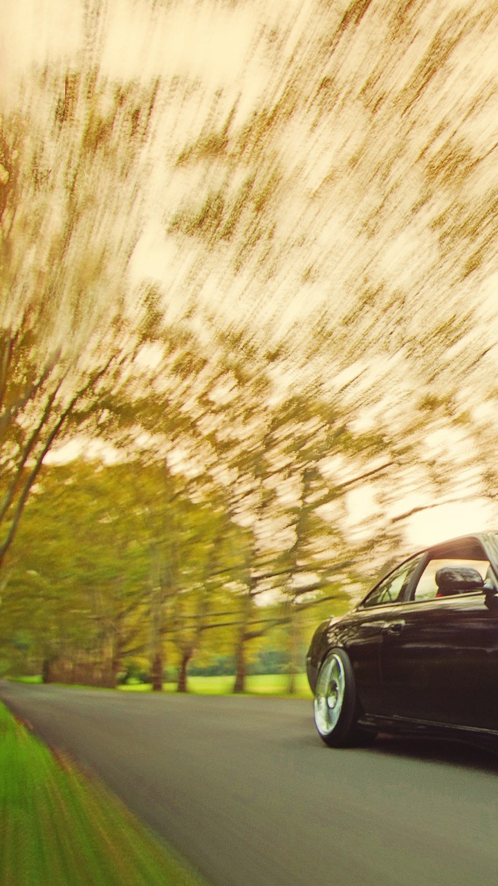 Bmw Coupe Negro en la Carretera Durante el Día. Wallpaper in 720x1280 Resolution
