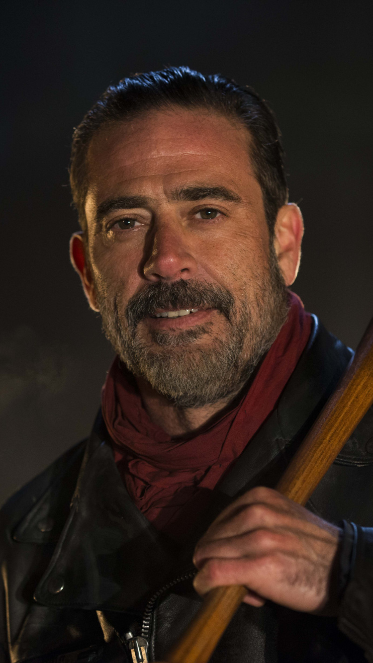 Mann in Schwarzer Lederjacke Mit Braunem Holzstab. Wallpaper in 750x1334 Resolution