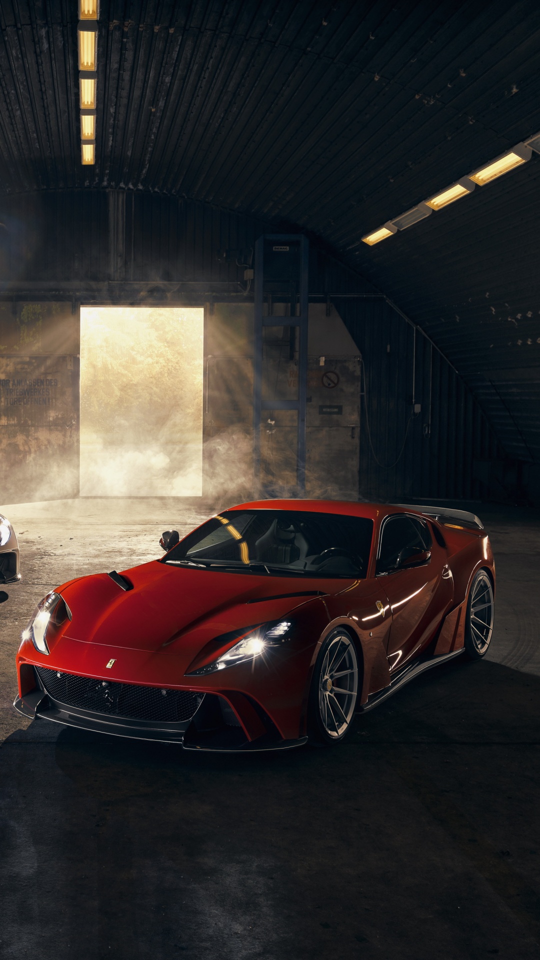 Roter Ferrari 458 Italia in Garage Geparkt. Wallpaper in 1080x1920 Resolution