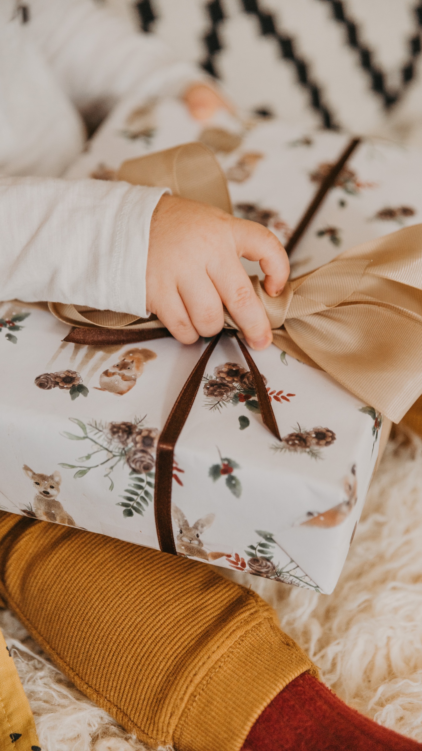 Cadeau, Textile, Main, Peach, Beige. Wallpaper in 1440x2560 Resolution