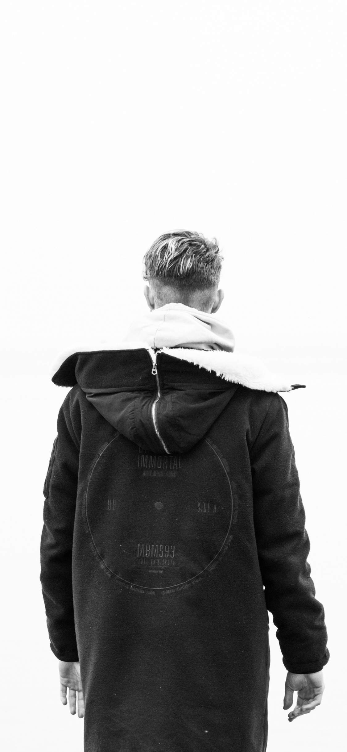 Manteau, Permanent, Les Vêtements D'extérieur, Veste, Épaule. Wallpaper in 1125x2436 Resolution