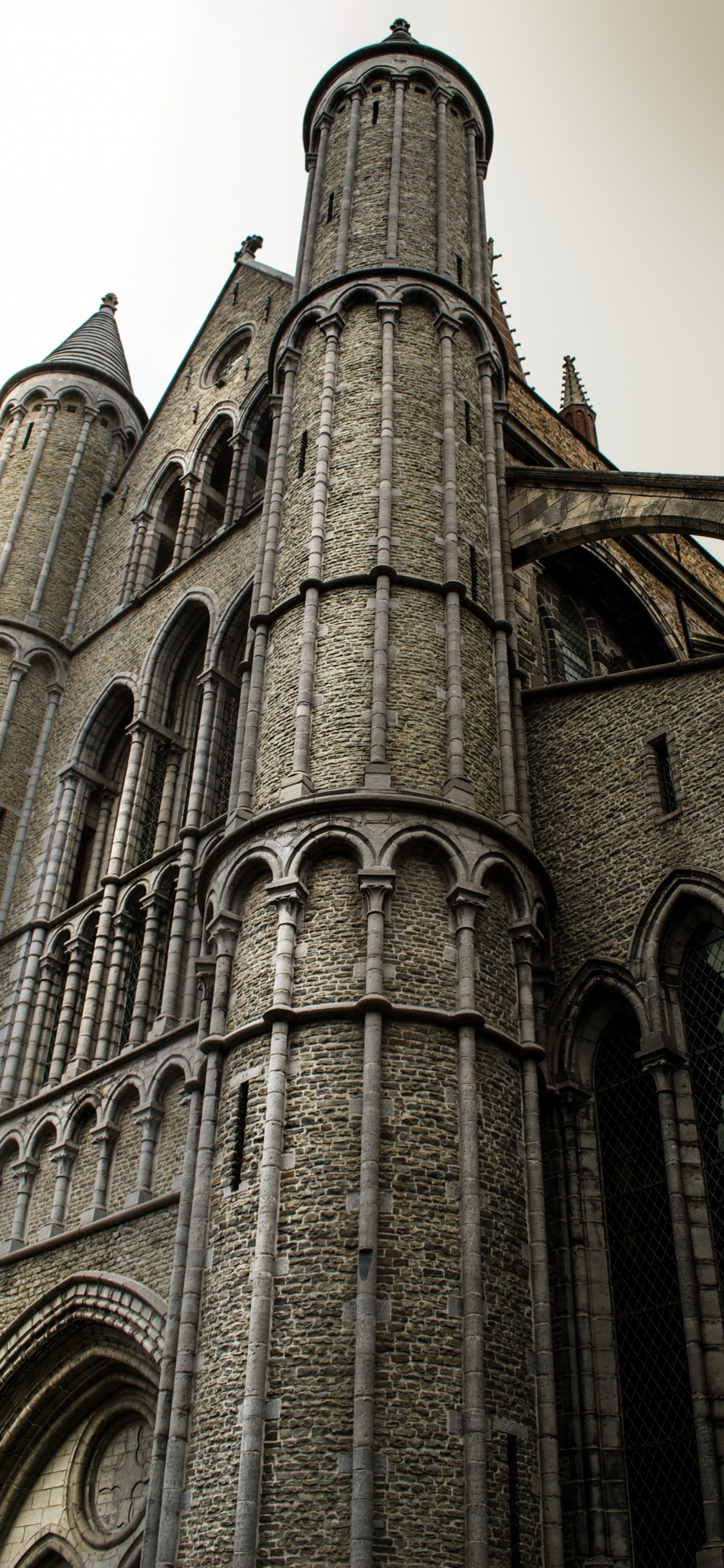 Bâtiment en Béton Brun Pendant la Journée. Wallpaper in 1125x2436 Resolution