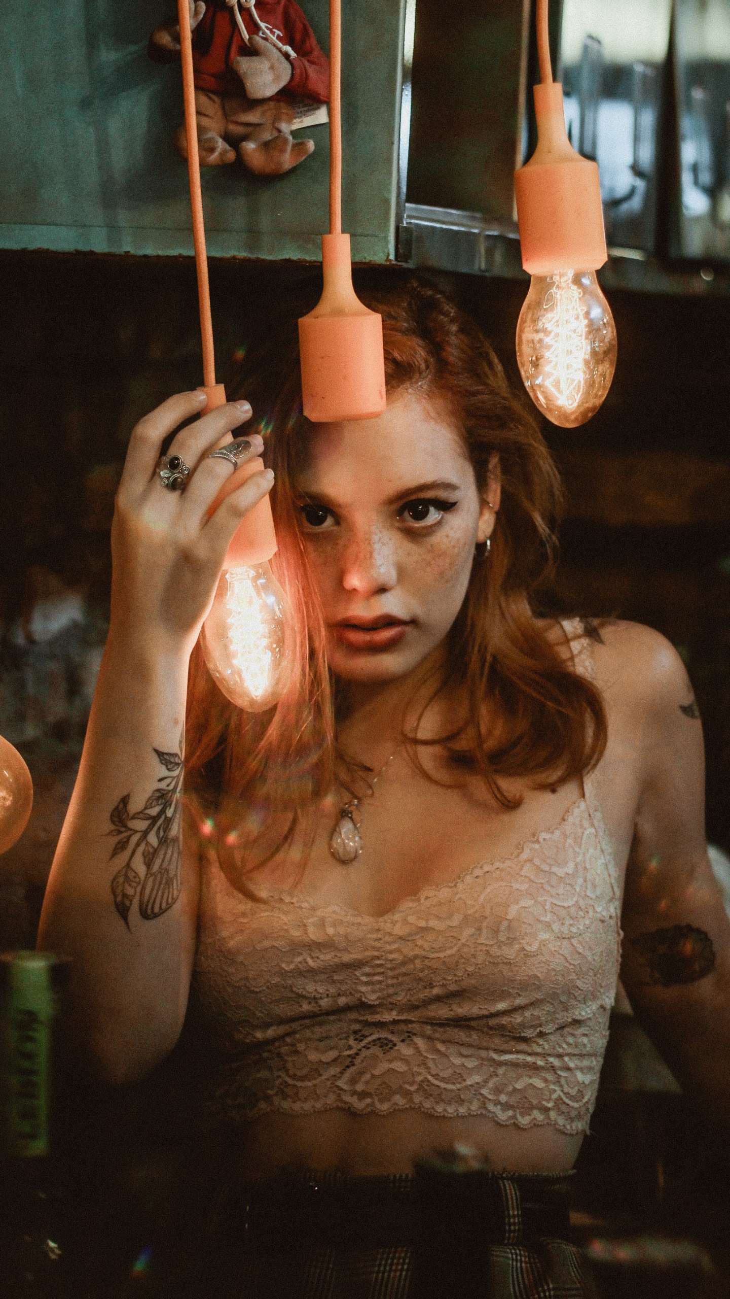 小姐, 吊灯, 发型, 眉毛, 肌肉 壁纸 1440x2560 允许