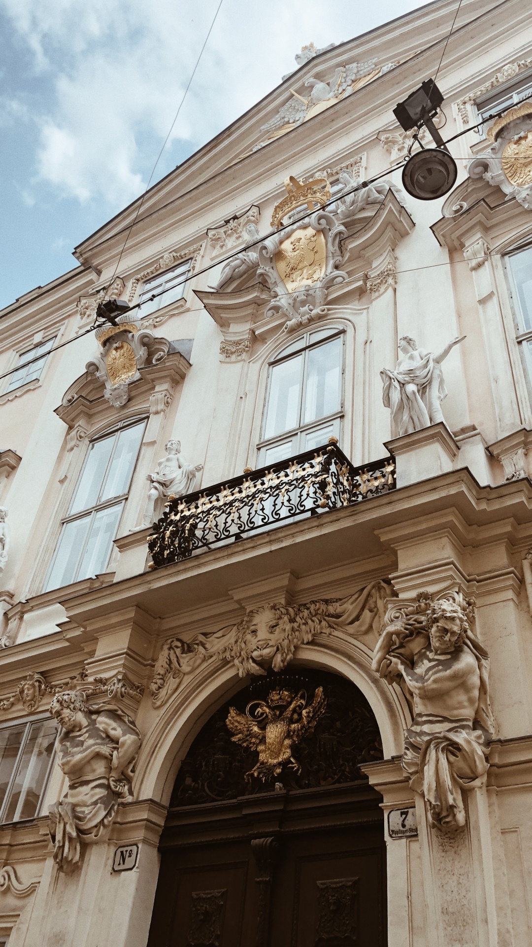 Wahrzeichen, Klassische Architektur, Fassade, Architektur, Spritzgießmaschinen. Wallpaper in 1080x1920 Resolution