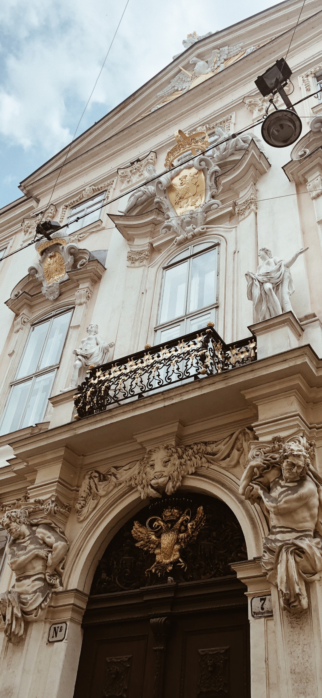 Wahrzeichen, Klassische Architektur, Fassade, Architektur, Spritzgießmaschinen. Wallpaper in 1125x2436 Resolution