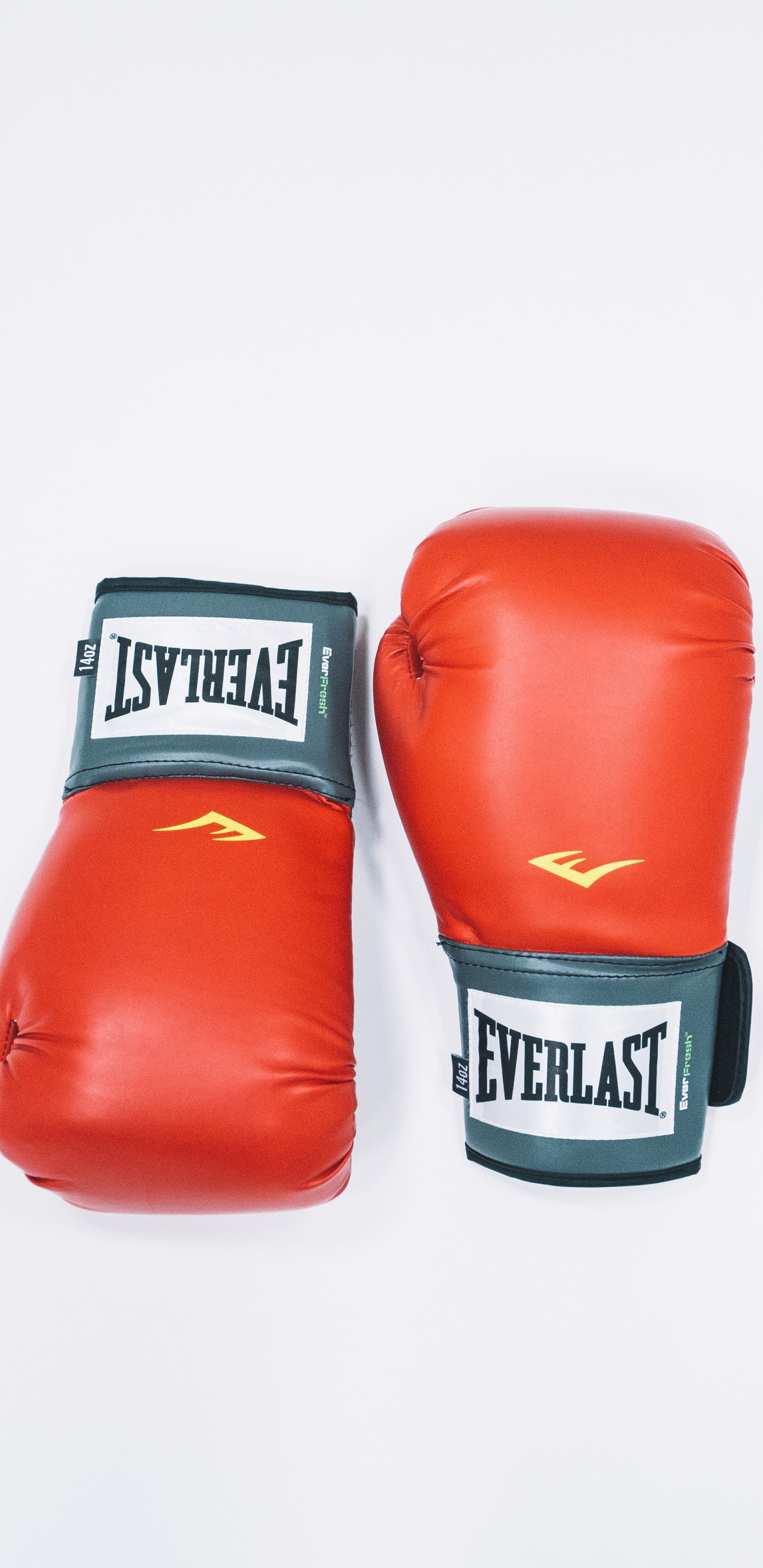 Gants de Boxe Rouges et Noirs. Wallpaper in 1440x2960 Resolution