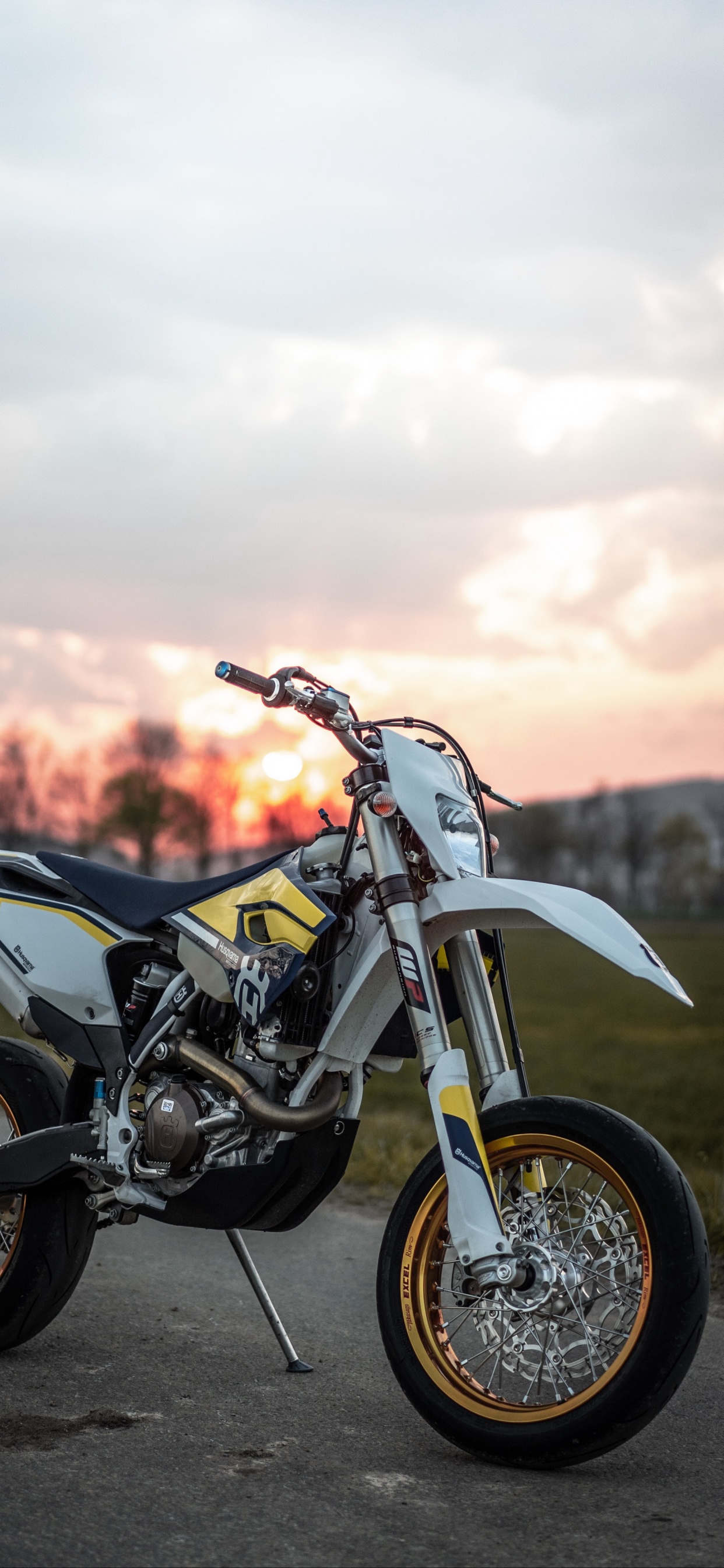 Motocicleta, Pit Bike, el Deporte de la Bicicleta, Neumatico, Rueda. Wallpaper in 1242x2688 Resolution