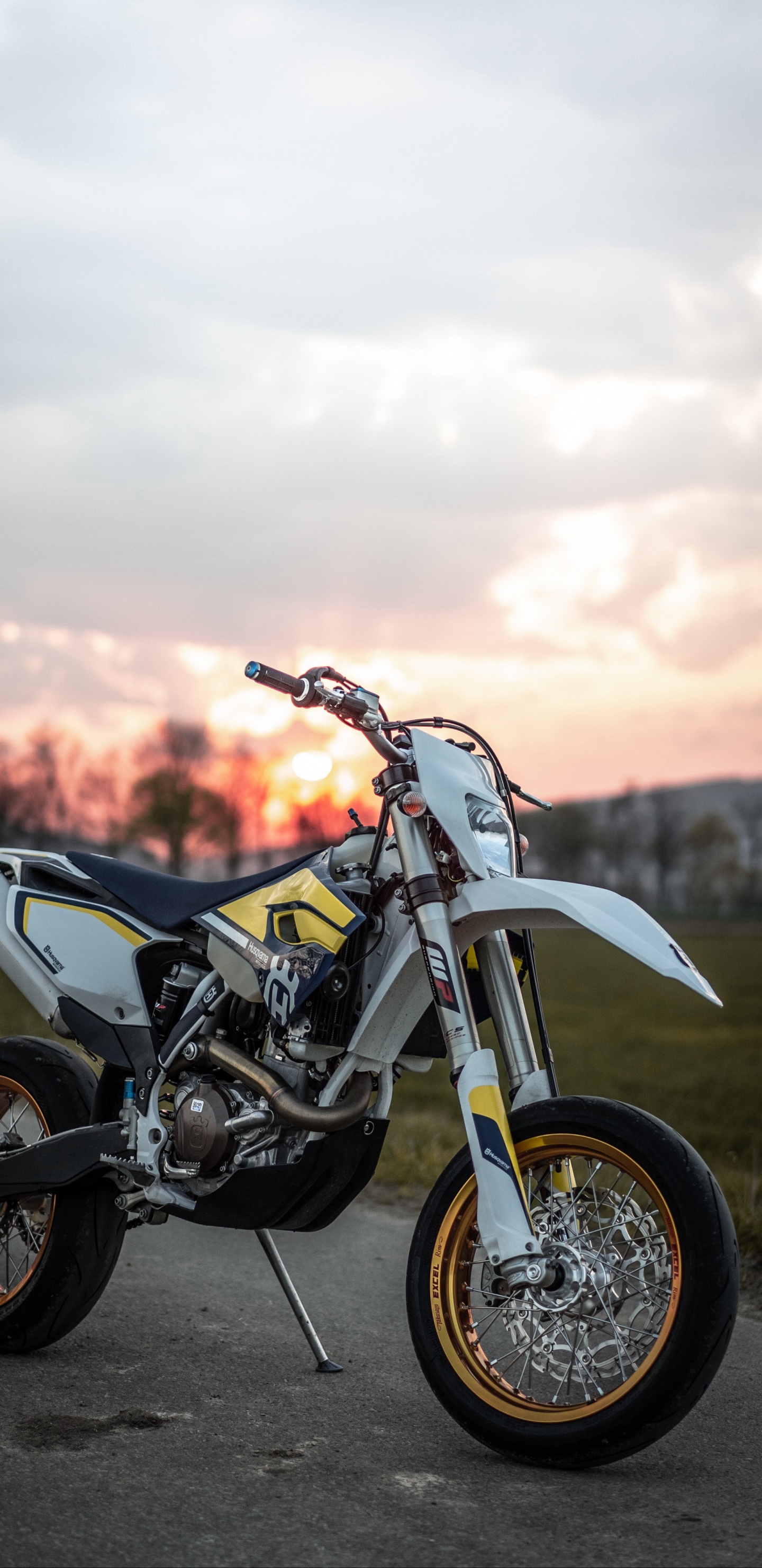 Motorrad, Pitbike, Sport Fahrrad, Fahrrad, Tire. Wallpaper in 1440x2960 Resolution