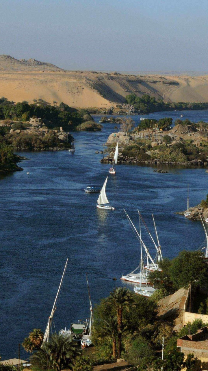 Weißes Boot am Gewässer Tagsüber. Wallpaper in 720x1280 Resolution