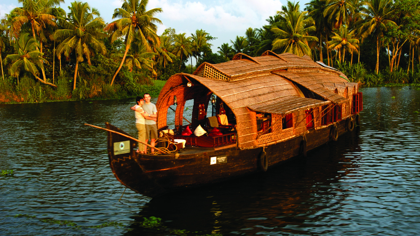 Brown Wooden Boat on Body of Water During Daytime. Wallpaper in 1366x768 Resolution