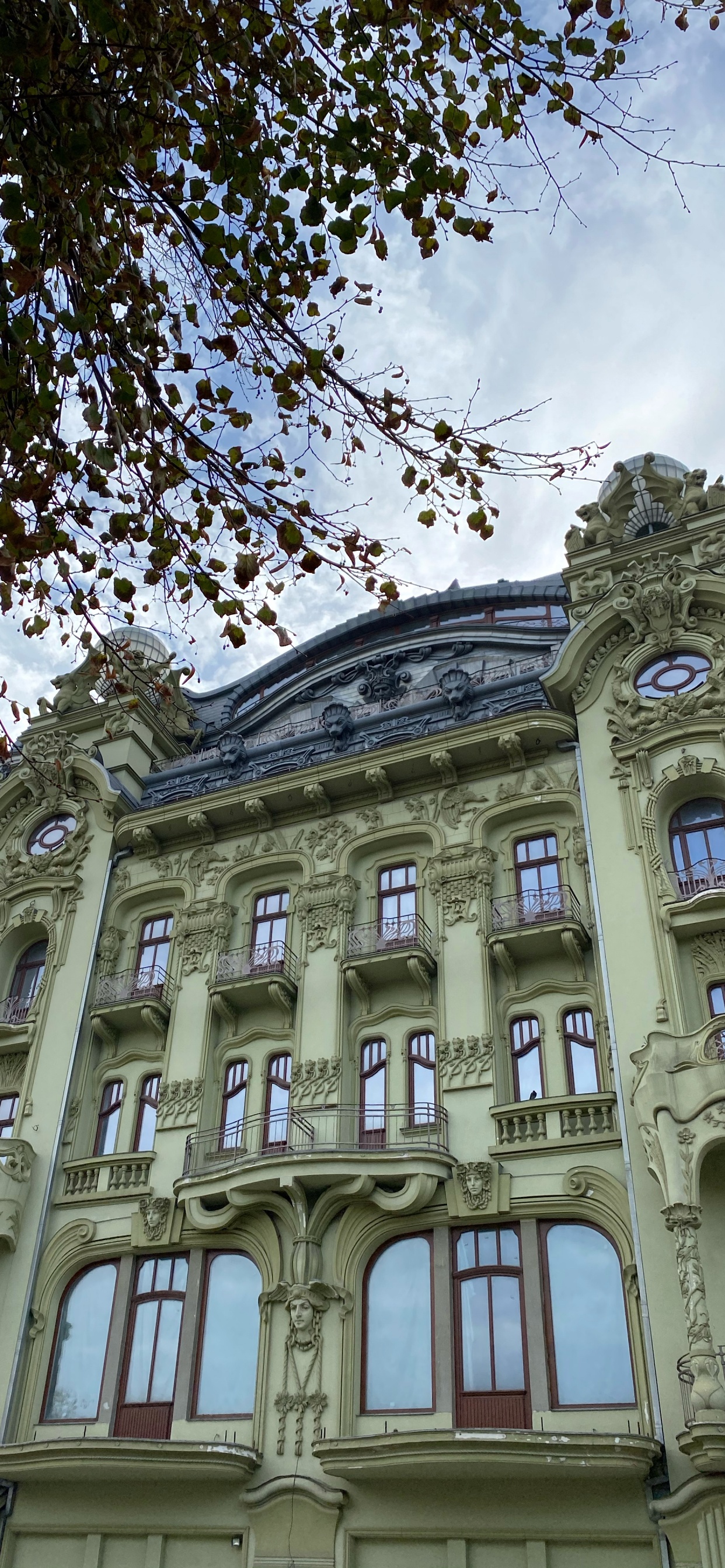 Hito, la Arquitectura Clásica, Faade, Ventana, Arquitectura. Wallpaper in 1242x2688 Resolution