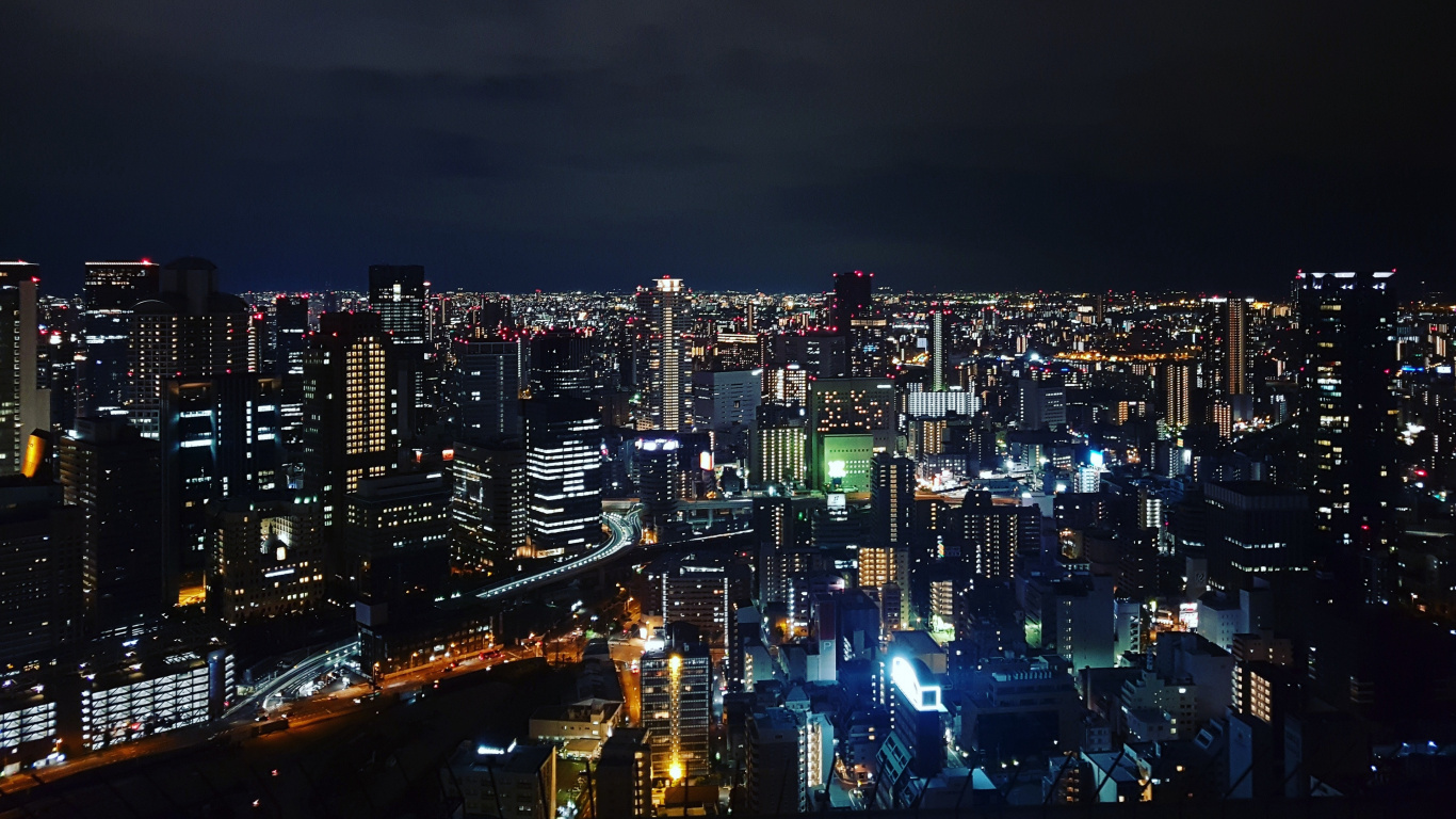 Ville Avec Des Immeubles de Grande Hauteur Pendant la Nuit. Wallpaper in 1366x768 Resolution