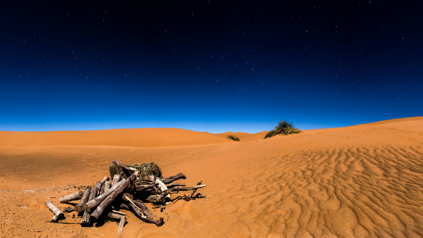 Sable Brun Sous Ciel Bleu Pendant la Journée. Wallpaper in 1366x768 Resolution