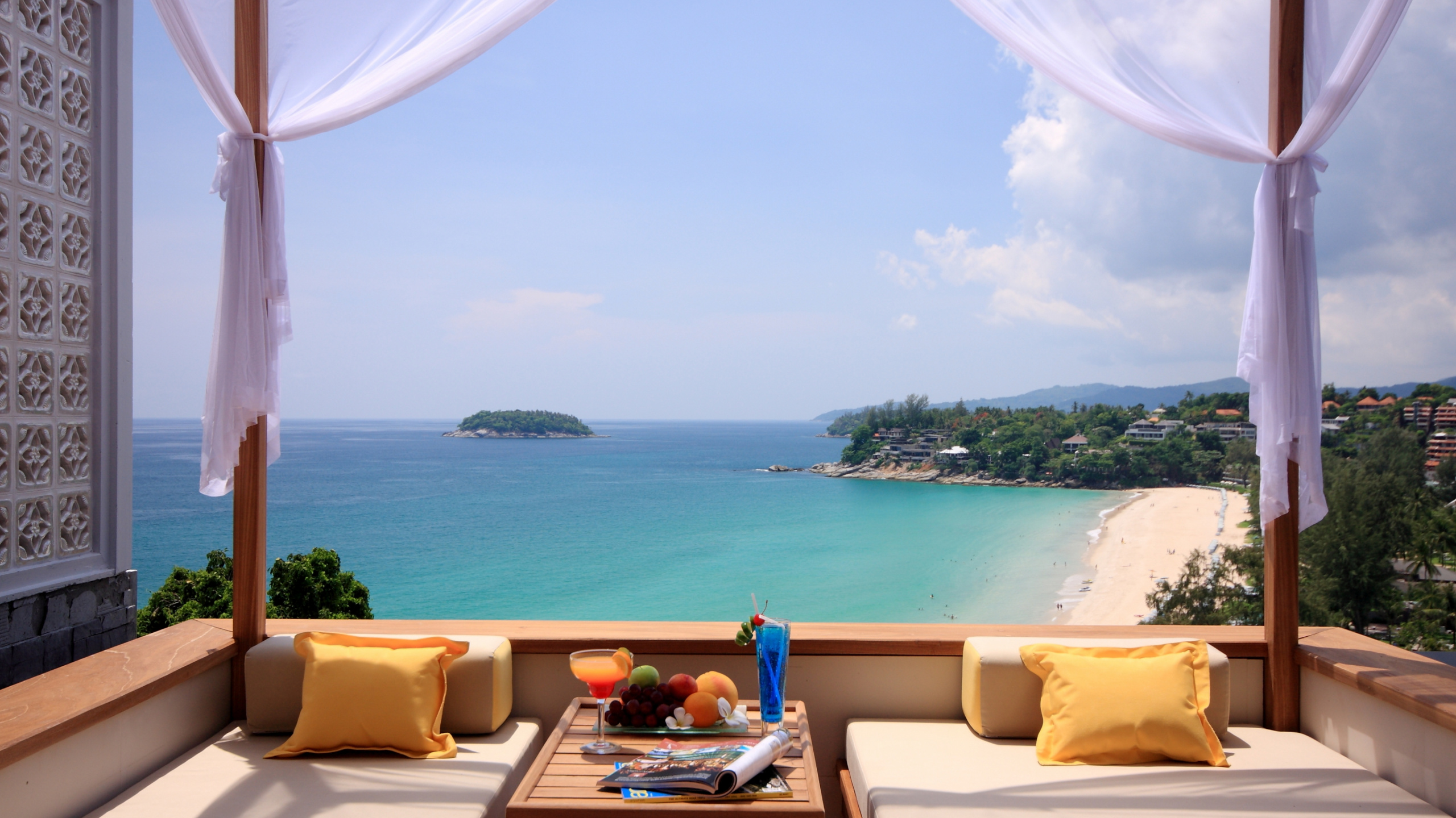 Brown and White Sofa Chairs Near Body of Water During Daytime. Wallpaper in 2560x1440 Resolution