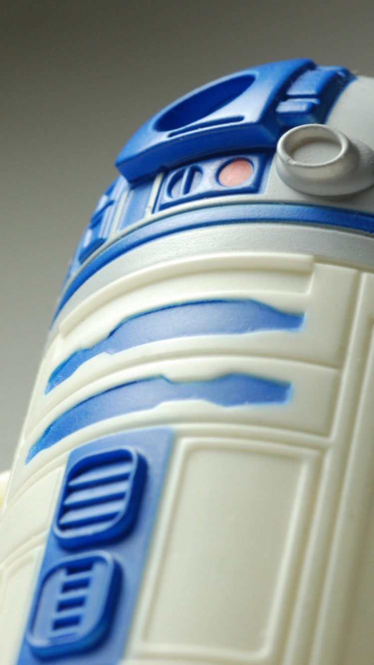 r 2 d 2 Plastikspielzeug. Wallpaper in 750x1334 Resolution