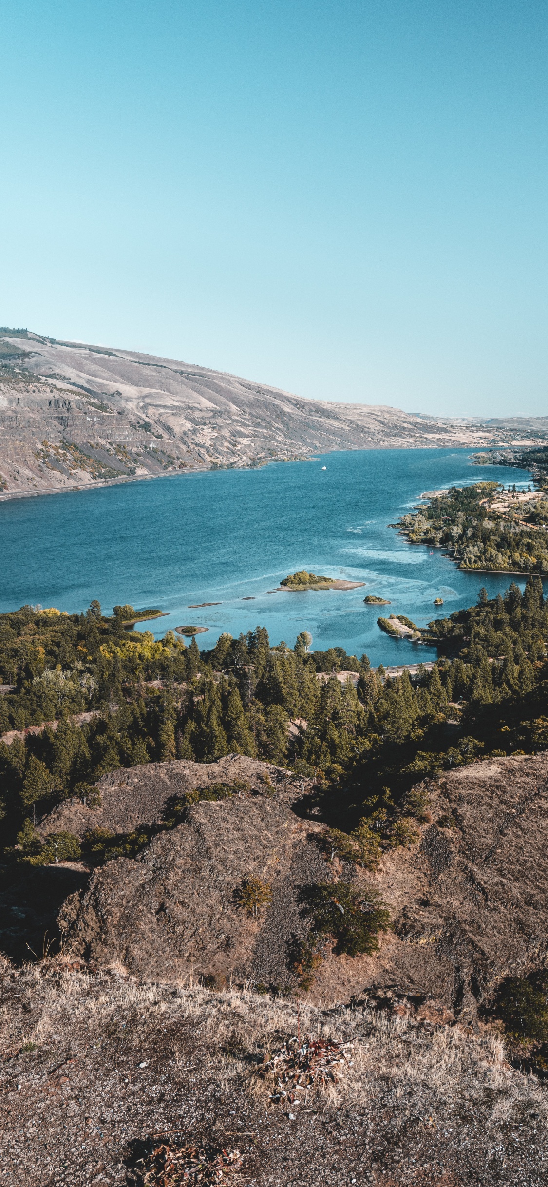 Headland, Coastal and Oceanic Landforms, Body of Water, Bay, Shore. Wallpaper in 1125x2436 Resolution