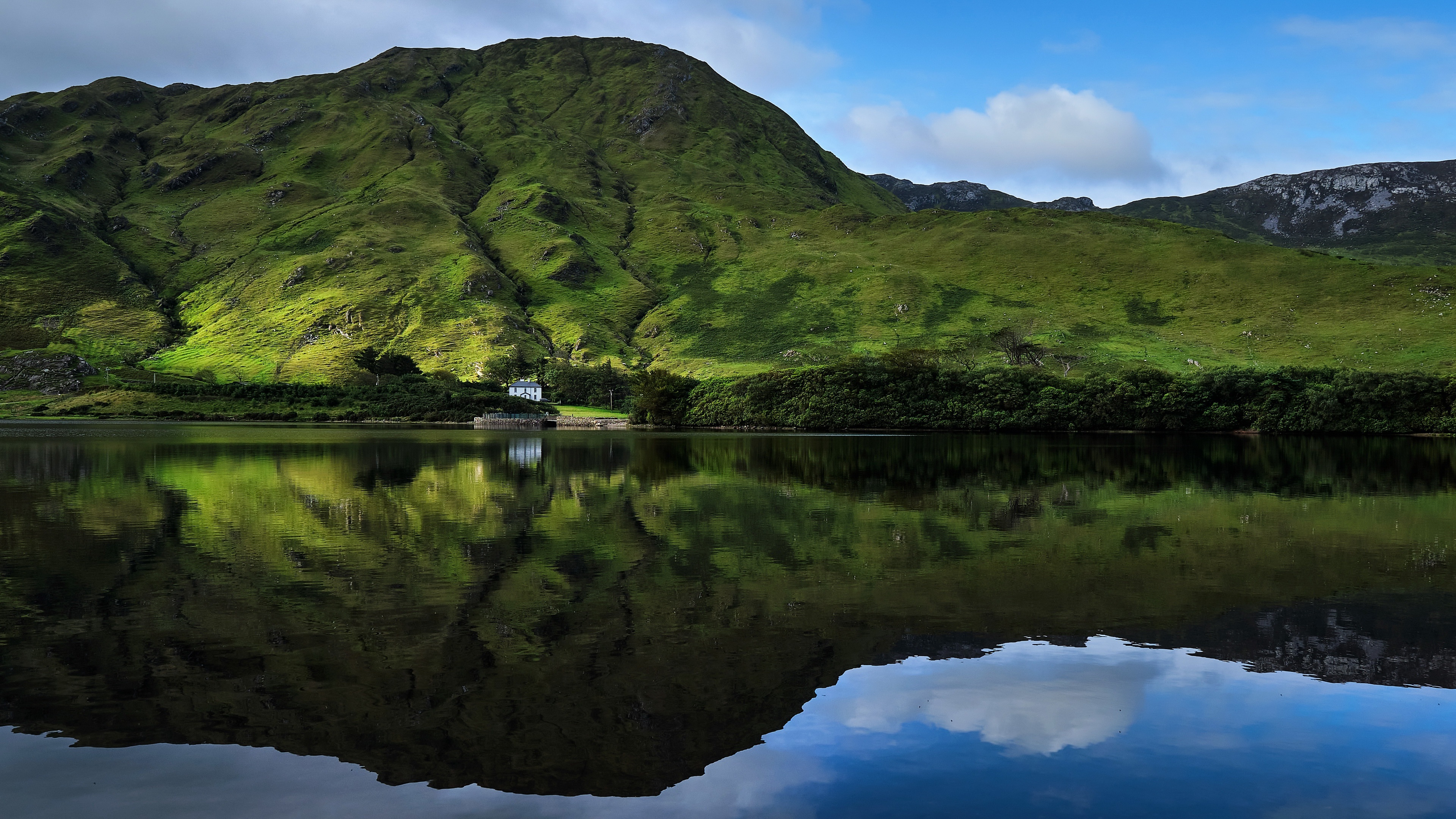 Reflexión, Agua, Montaña, Paisaje Natural, Verde. Wallpaper in 3840x2160 Resolution