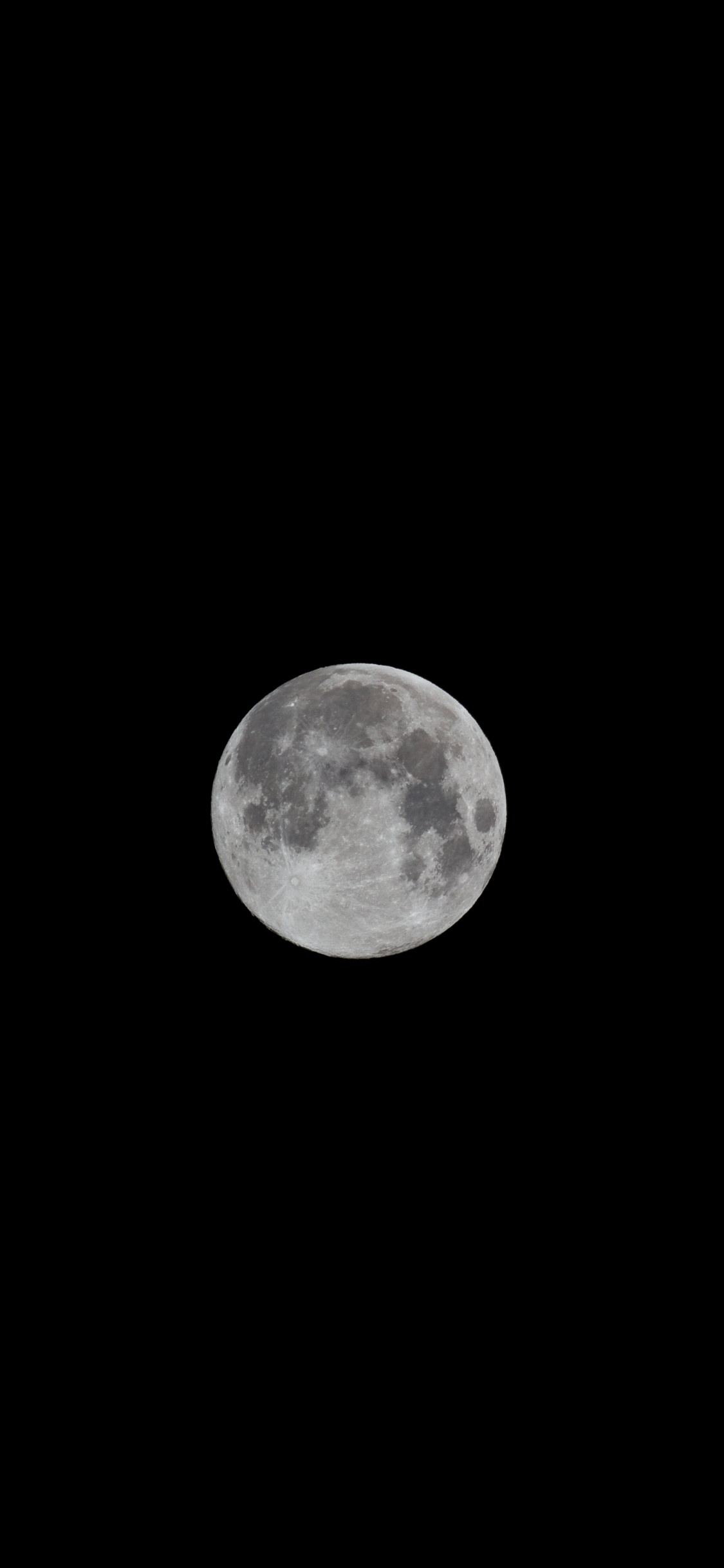 Pleine Lune Dans le Ciel. Wallpaper in 1125x2436 Resolution