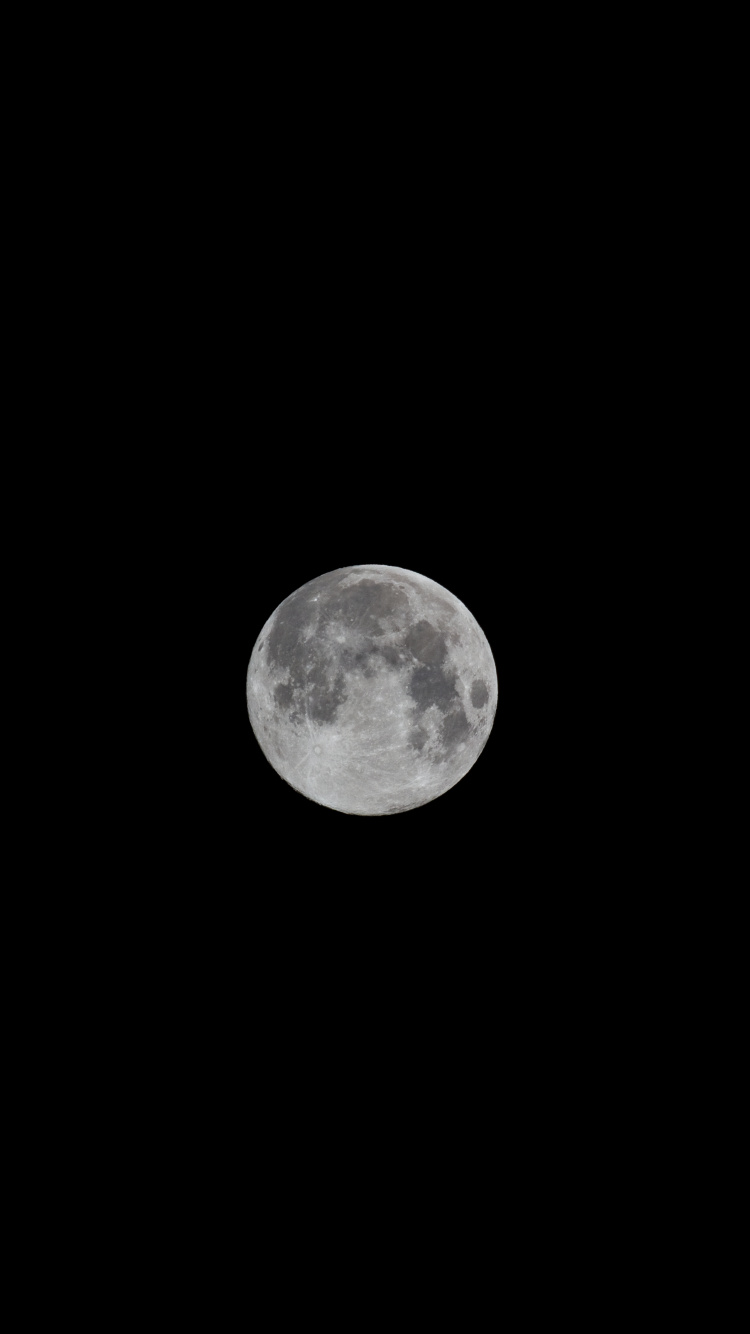 Pleine Lune Dans le Ciel. Wallpaper in 750x1334 Resolution