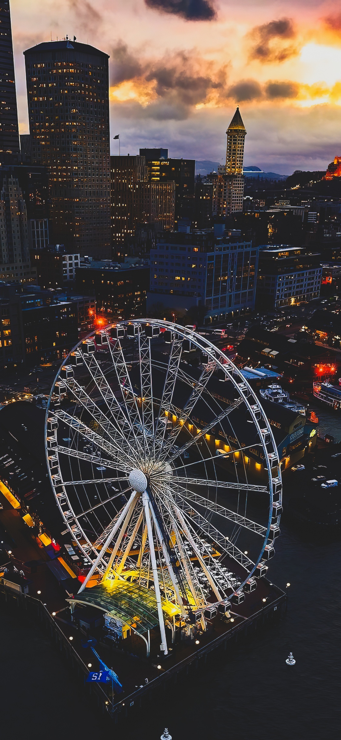 Seattle, Roue, la Journée, Bâtiment, Gratte-ciel. Wallpaper in 1125x2436 Resolution