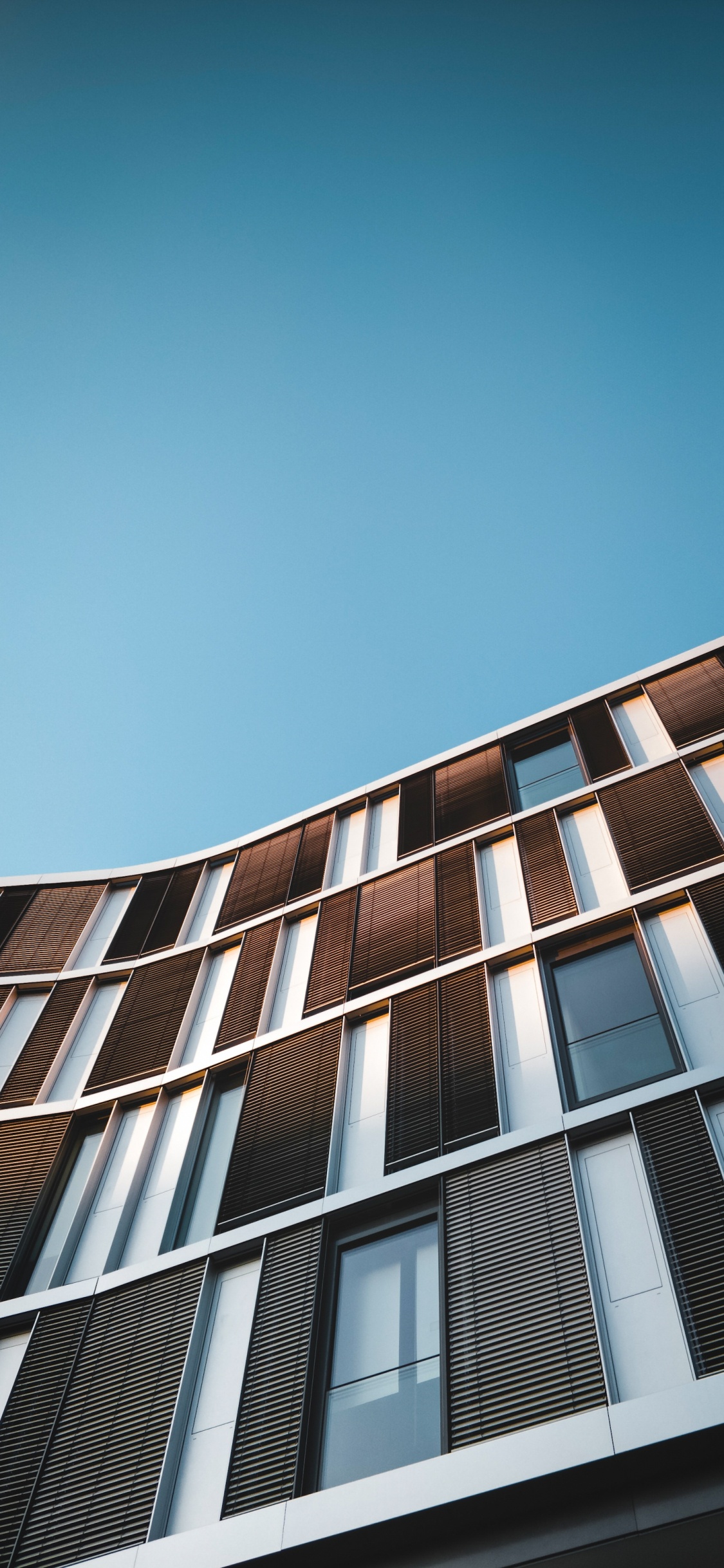 Inmueble, Conferencia Inmobiliaria, Propiedad, Edificio, Ventana. Wallpaper in 1125x2436 Resolution