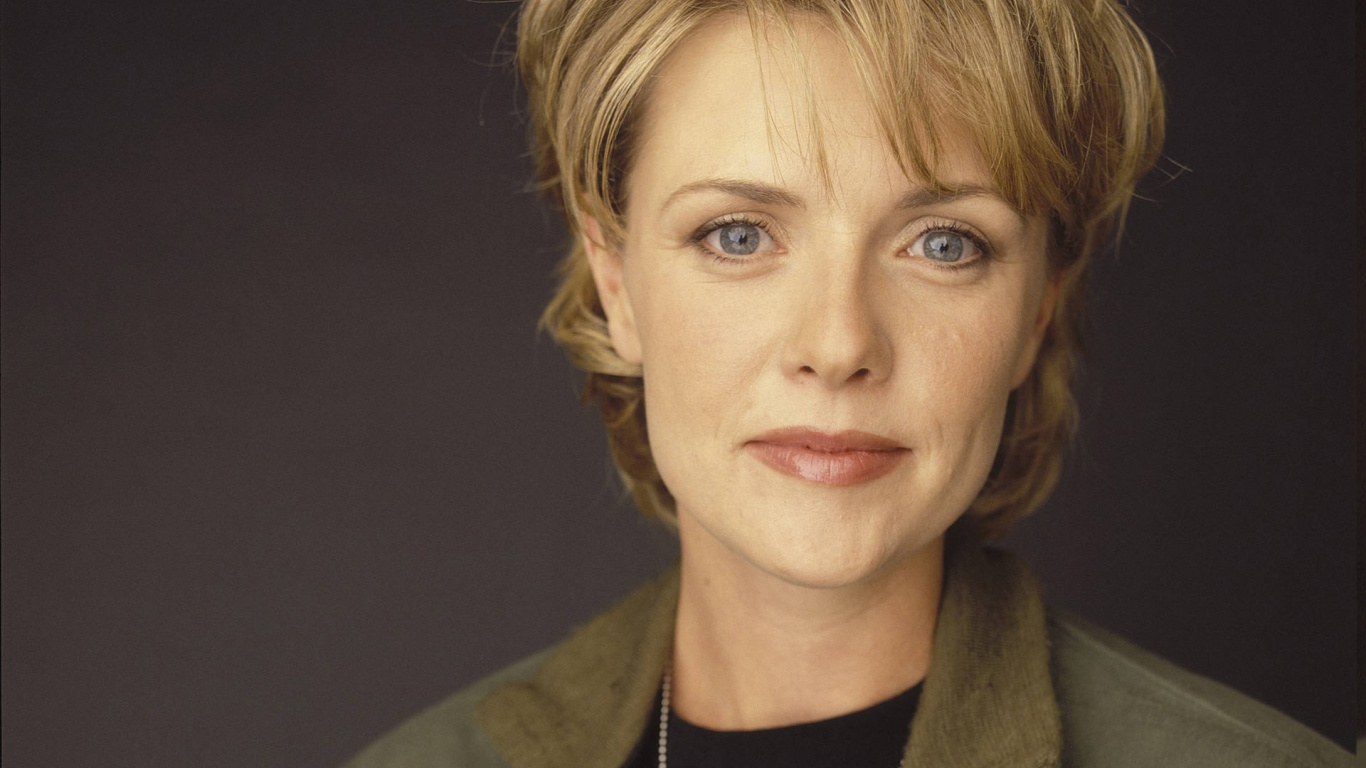 Rubia, Barbilla, Mejilla, Quijada, Cabello Castaño. Wallpaper in 1366x768 Resolution