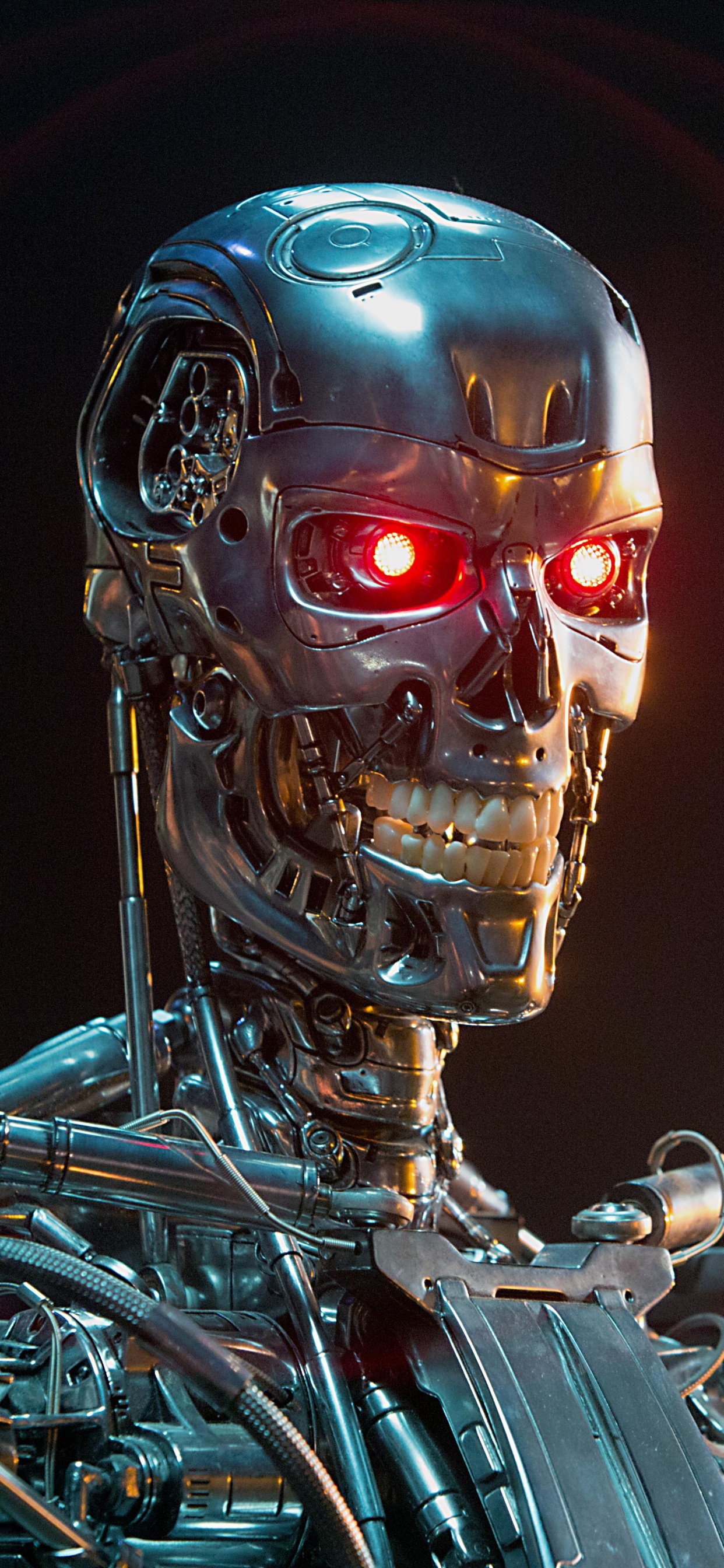 Person Mit Goldener Maske, Die Motorrad Fährt. Wallpaper in 1242x2688 Resolution