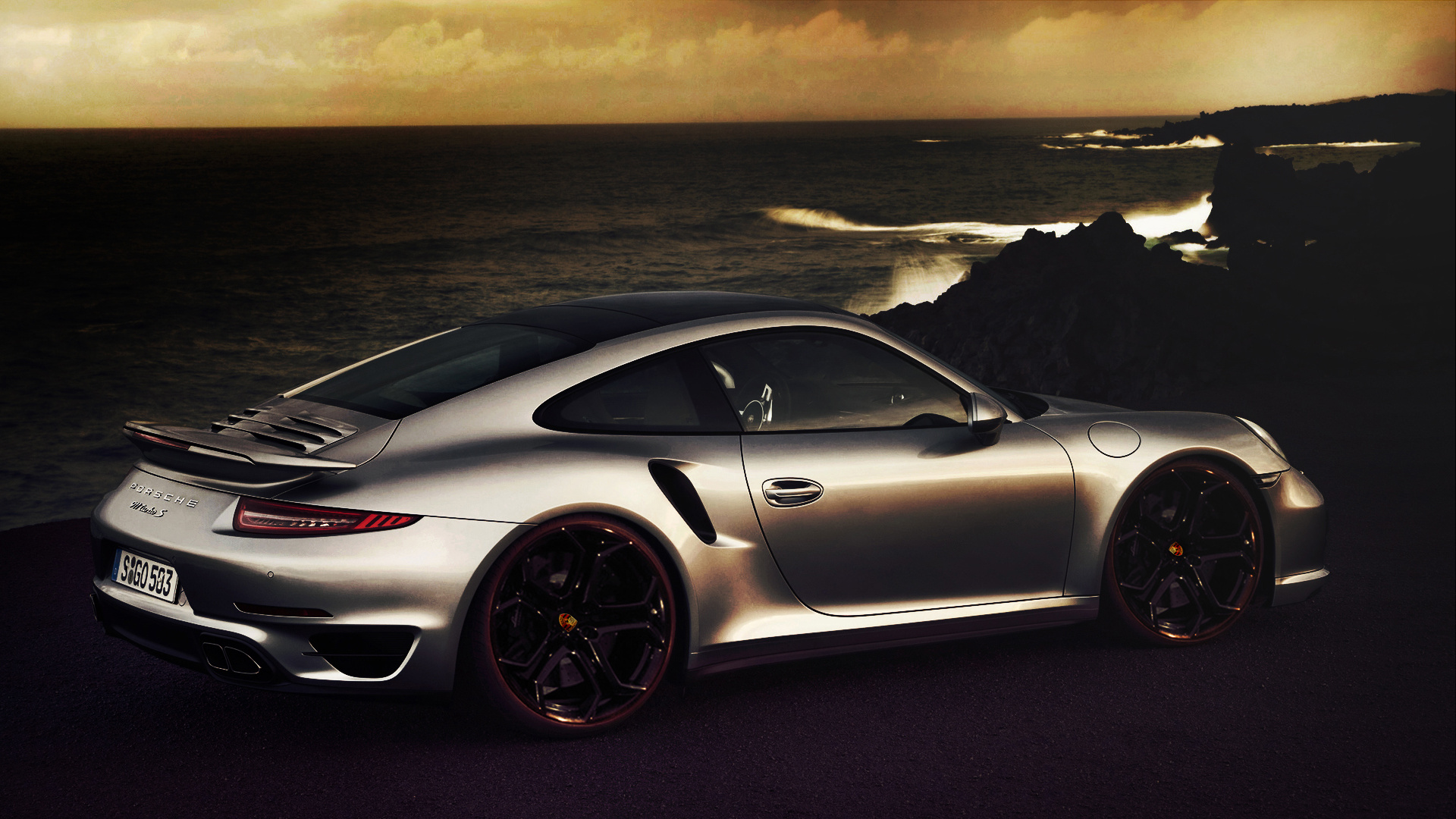 Porsche 911 Plateado Sobre la Carretera de Asfalto Negro Durante el Día. Wallpaper in 1920x1080 Resolution