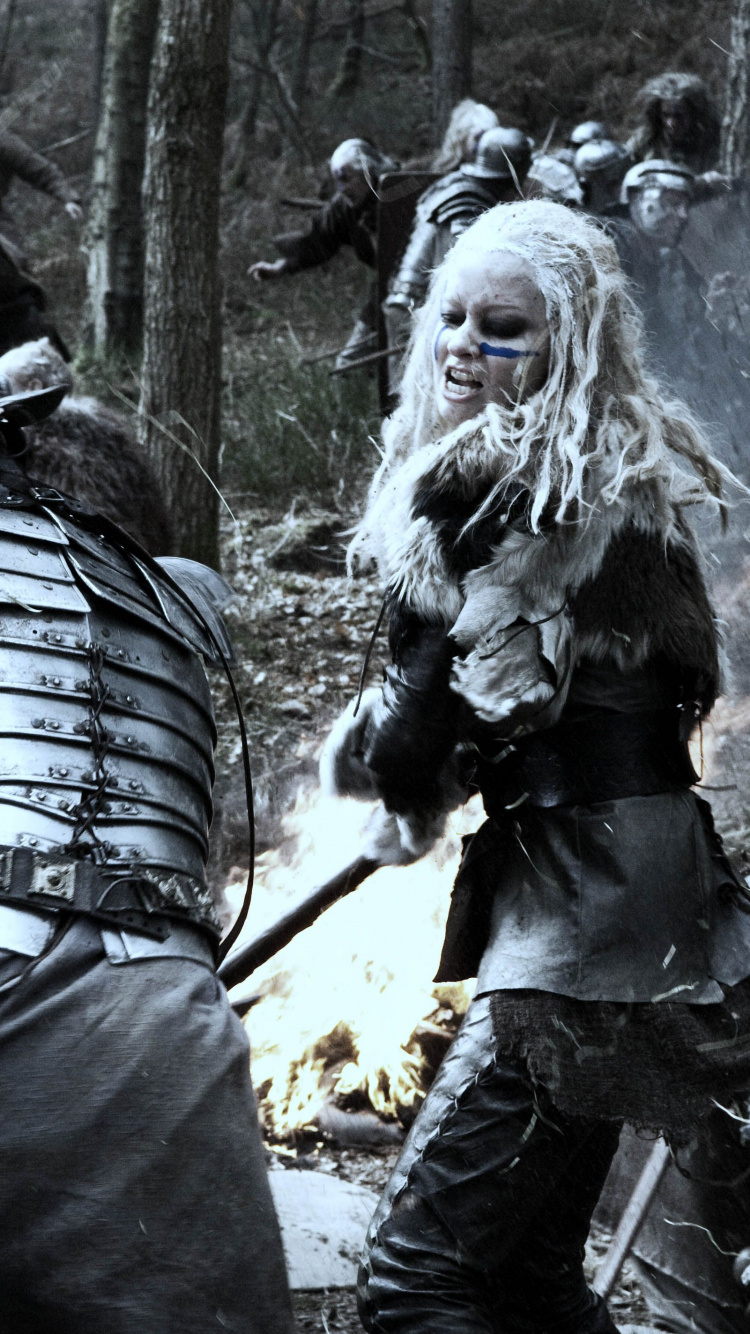 Homme en Blouson de Cuir Noir Debout à Côté de Femme en Blouson de Cuir Noir. Wallpaper in 750x1334 Resolution