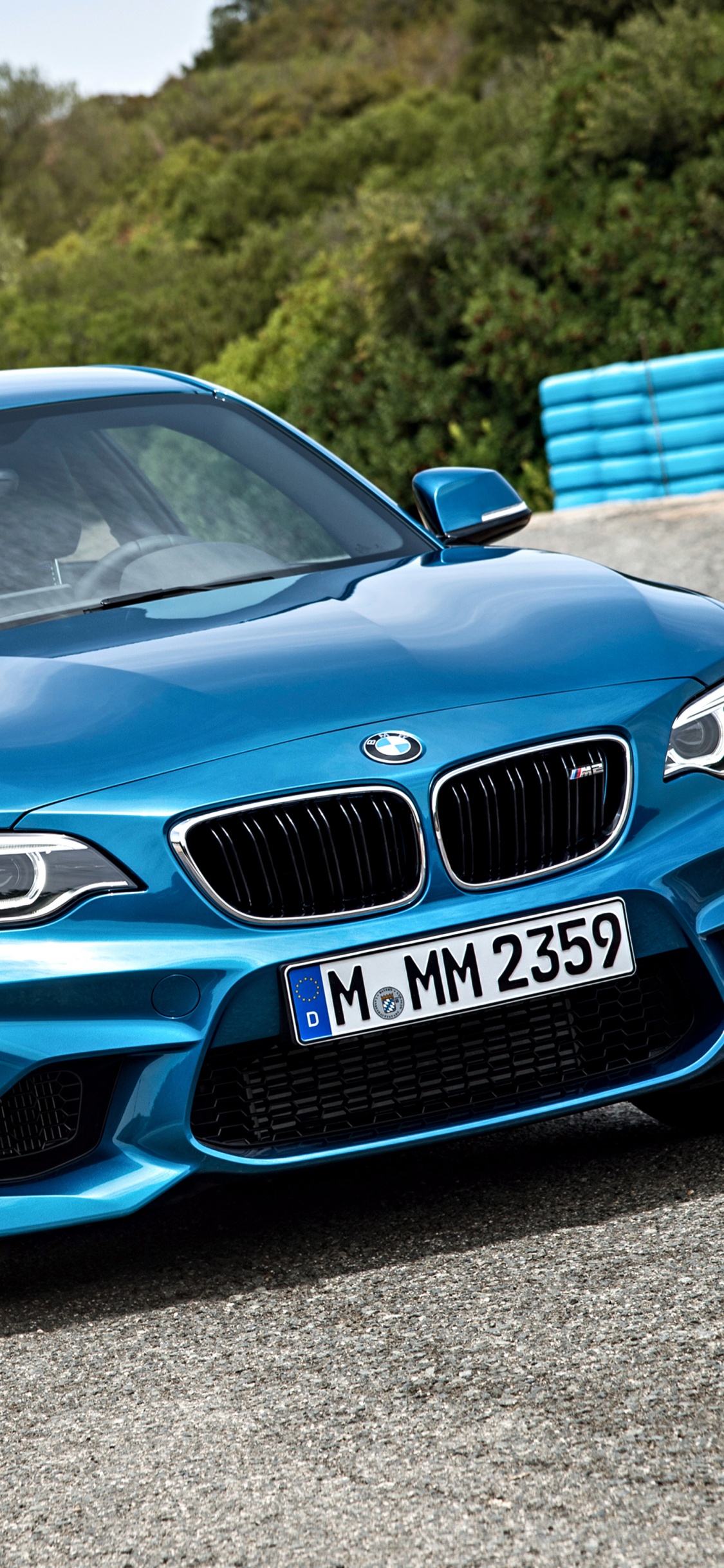 BMW m 3 Azul en la Carretera Durante el Día. Wallpaper in 1125x2436 Resolution