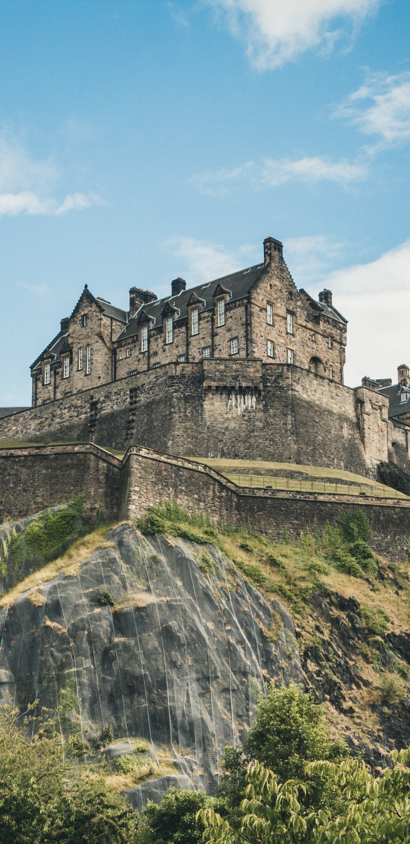 Le Château D'Édimbourg, Château, Jardins de Princes Street, Bâtiment, Paysage Naturel. Wallpaper in 1440x2960 Resolution