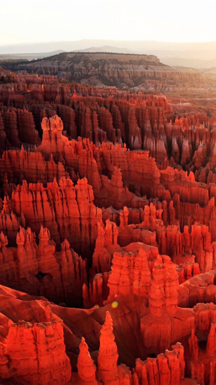 Tagsüber Braune Felsformation Unter Weißem Himmel. Wallpaper in 720x1280 Resolution